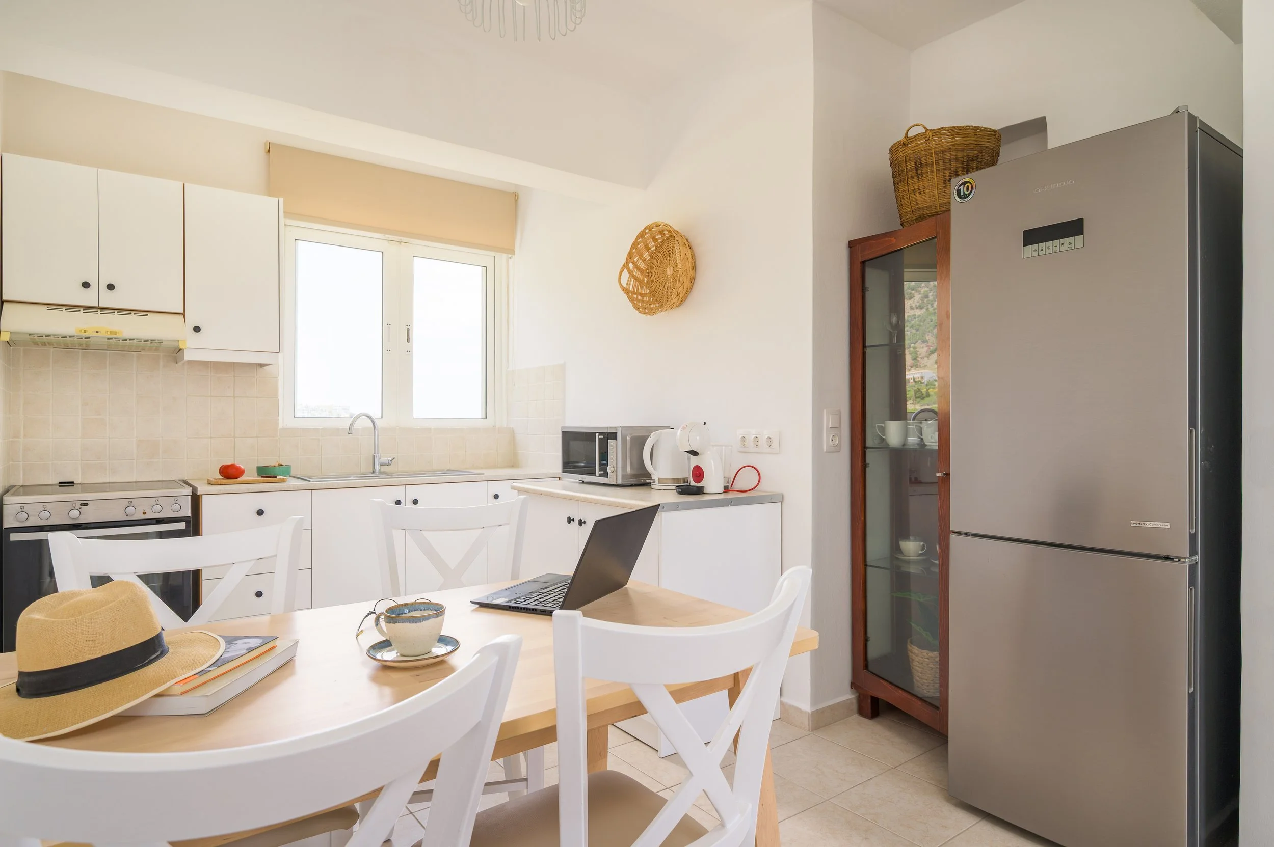 EInlaia 8 - kitchen .fridge.jpg