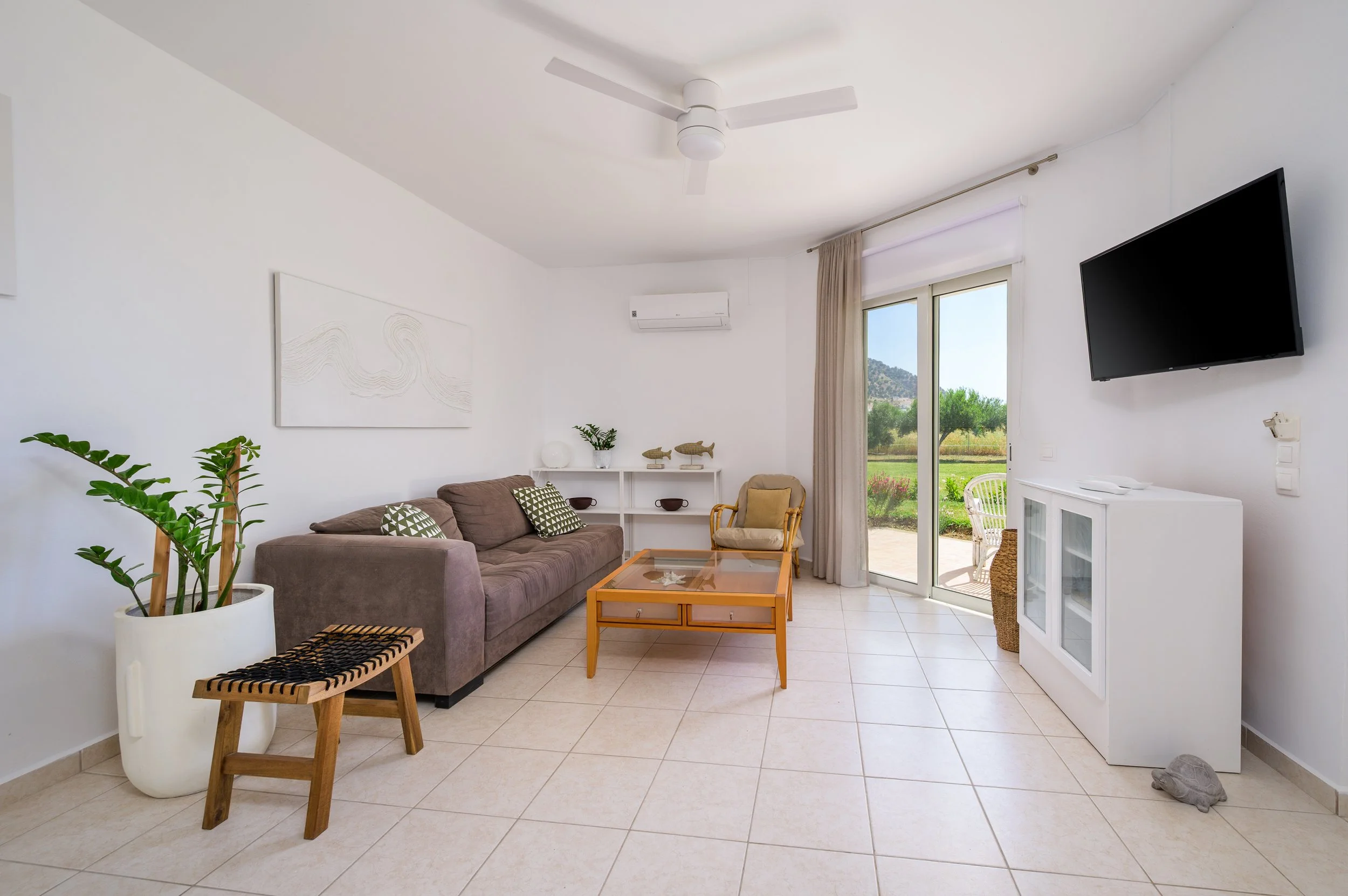 Einalia 3 - living room.jpg