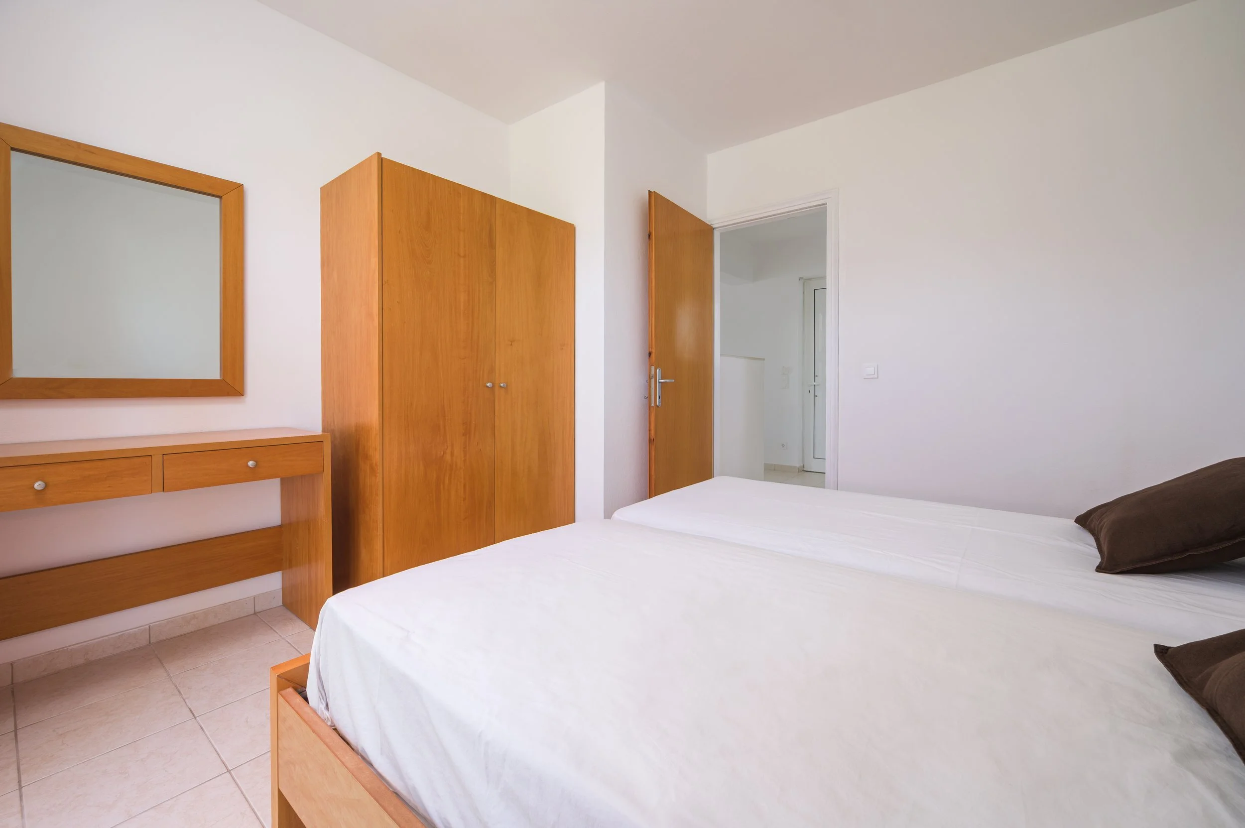 EInalia 6 beds.jpg