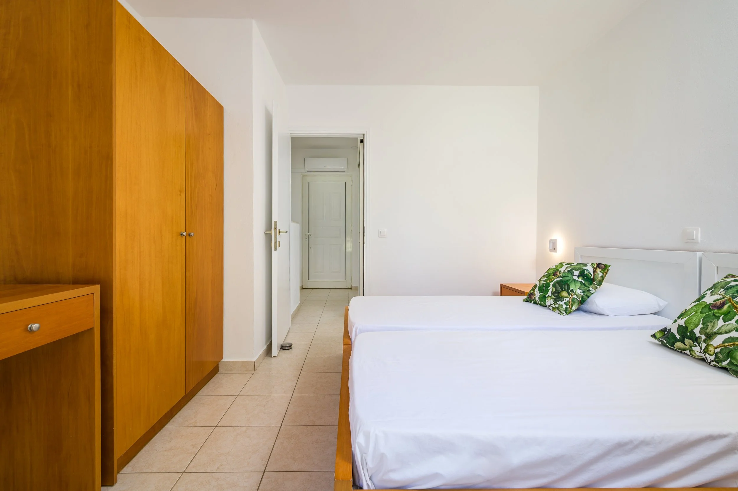 Einalia 5 - beds 1.jpg