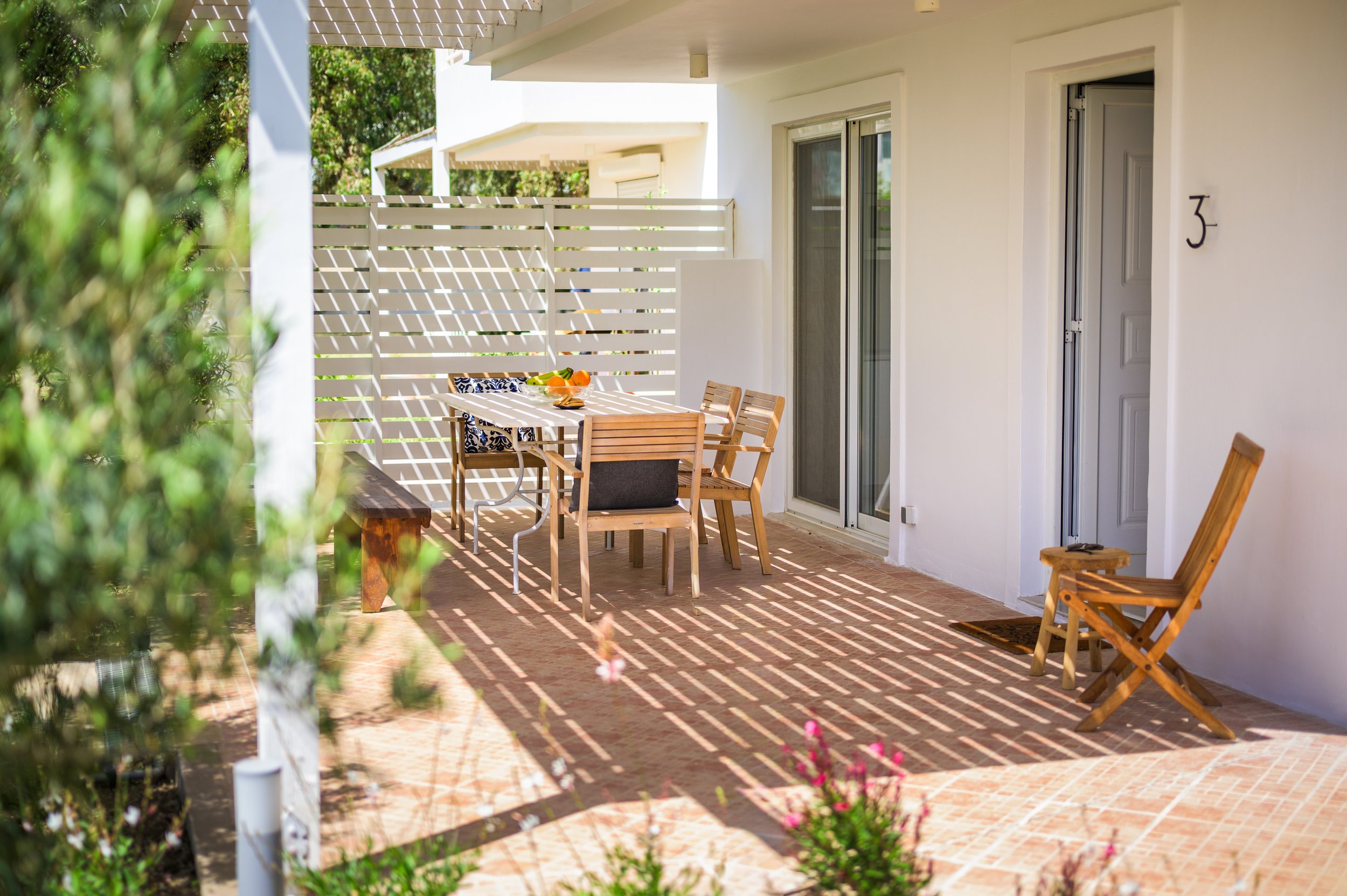 Einalia 3 - patio -.jpg
