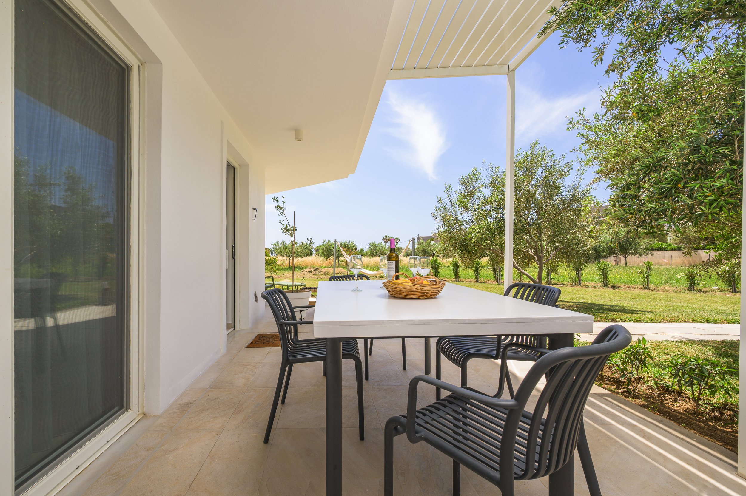 EInalia 7 - patio.jpg