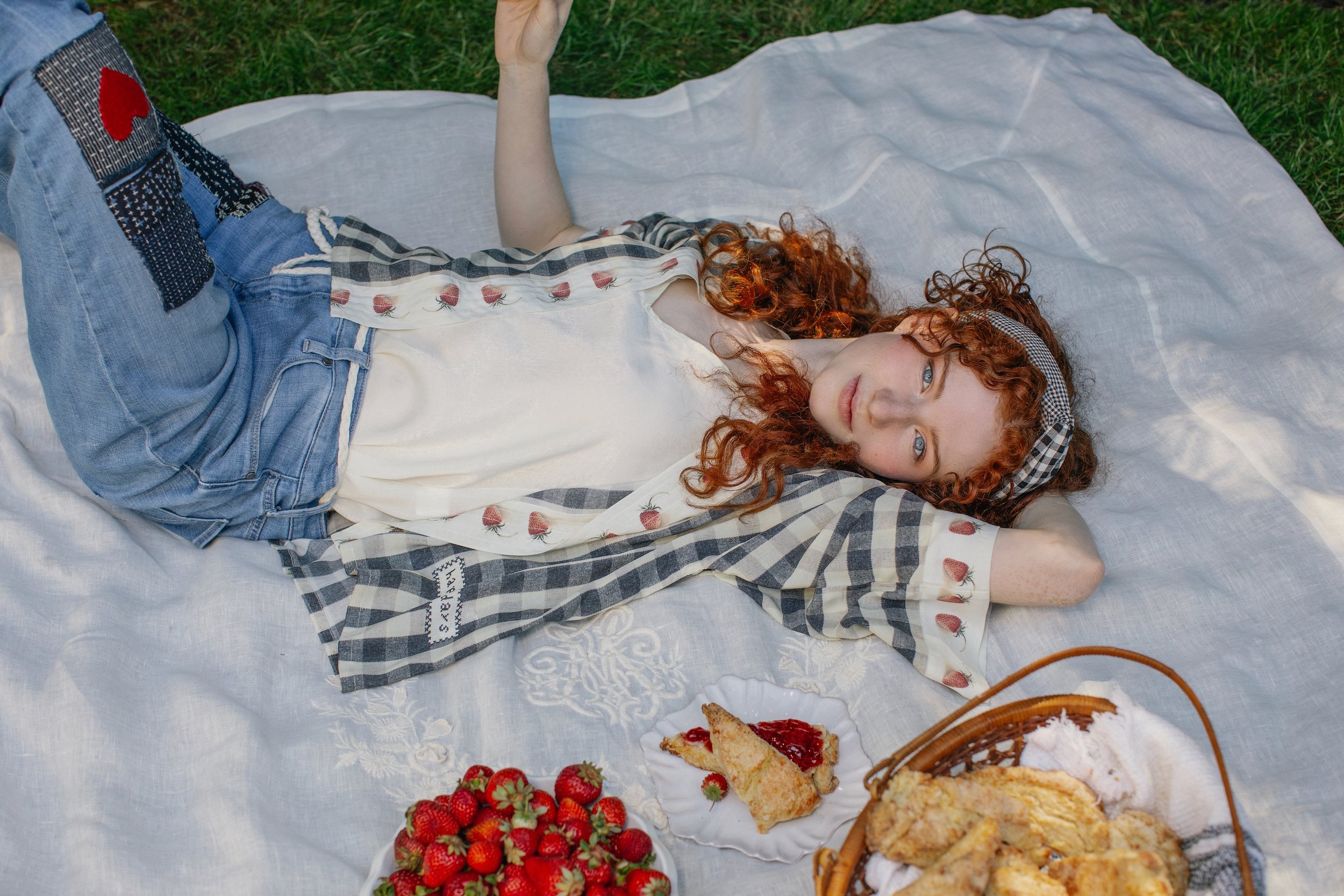 Sarah-Bowman-Portraits-Photography-Market-of-stars-cottage-core-picnic-2.jpeg