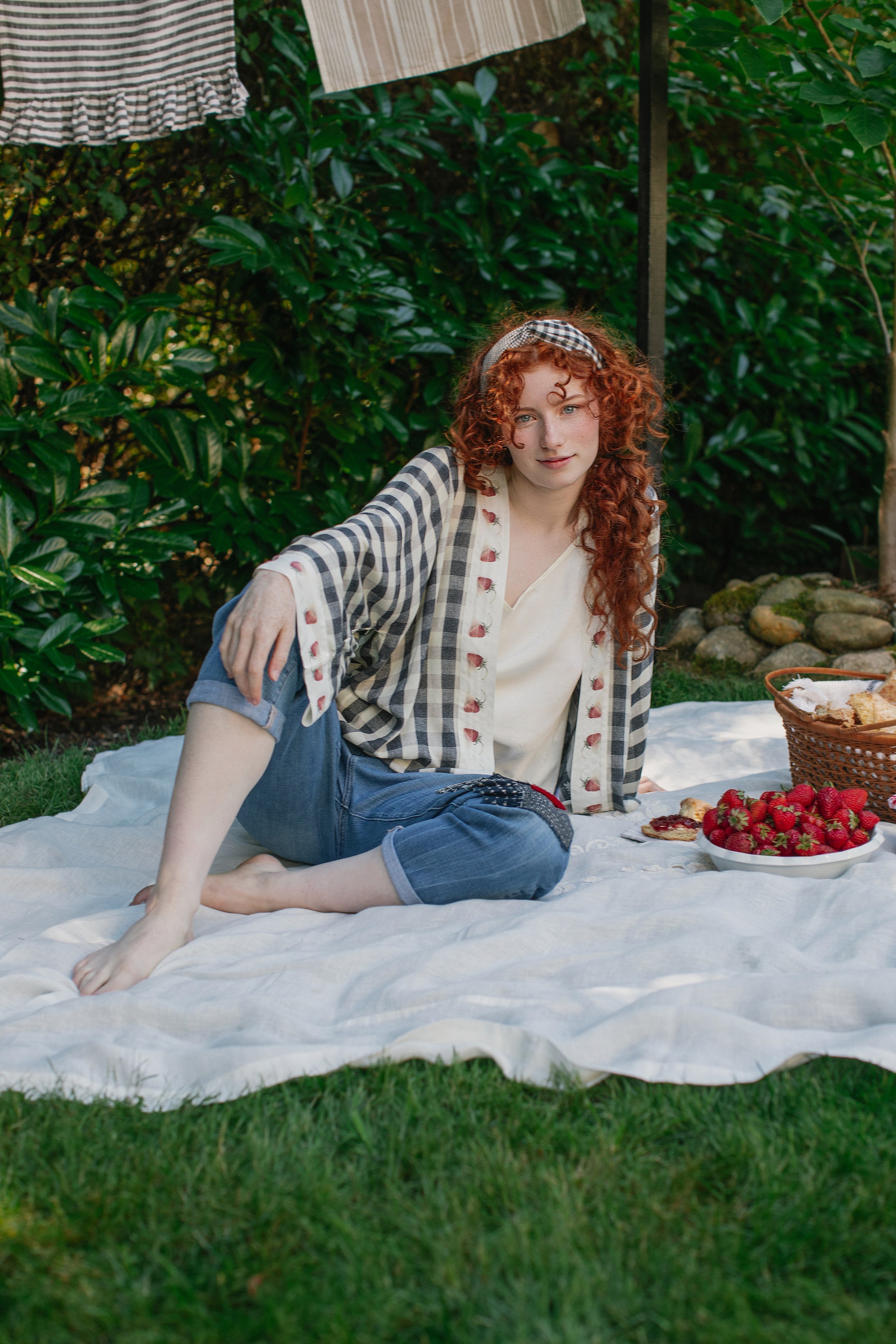 Sarah-Bowman-Portraits-Photography-Market-of-stars-cottage-core-picnic-5.jpeg