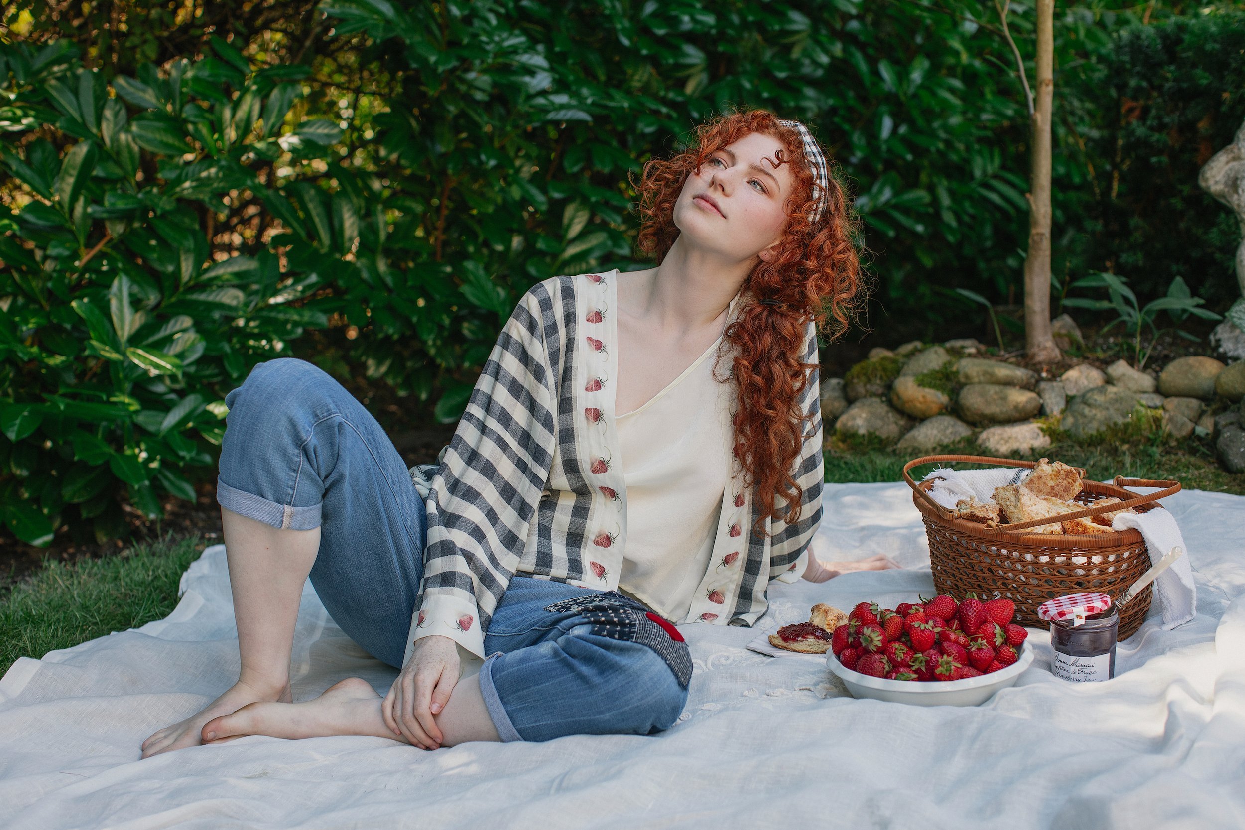 Sarah-Bowman-Portraits-Photography-Market-of-stars-cottage-core-picnic-4.jpeg
