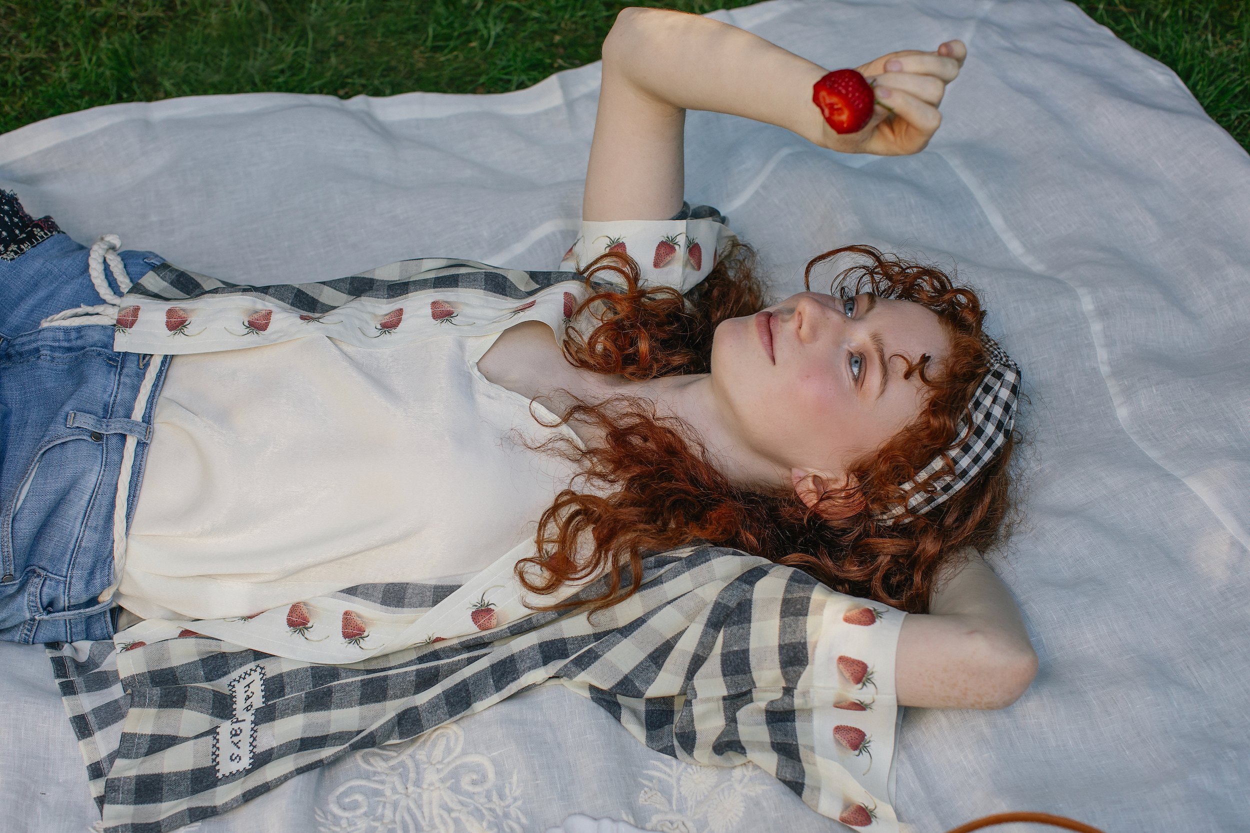 Sarah-Bowman-Portraits-Photography-Market-of-stars-cottage-core-picnic-3.jpeg