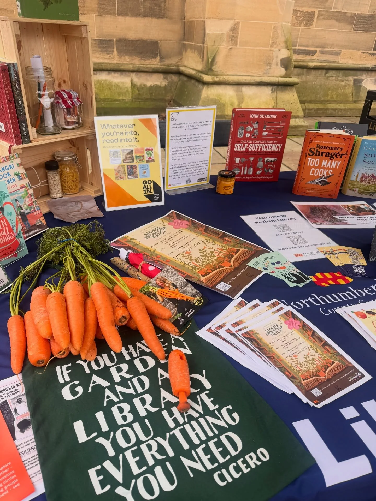Lovely morning chatting about #storiesfromourpatch with @hexhamcommunitygarden and @nlandlibs @storiesfromourpatch at @hexhamfarmersmarket today🌳💫

Heard some beautiful stories about significant fruiting trees, why folk have grown them and why they