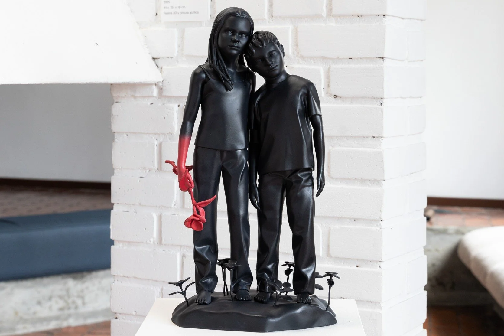 Jardines carmín / 44 x 25 x 16 cm / 2025