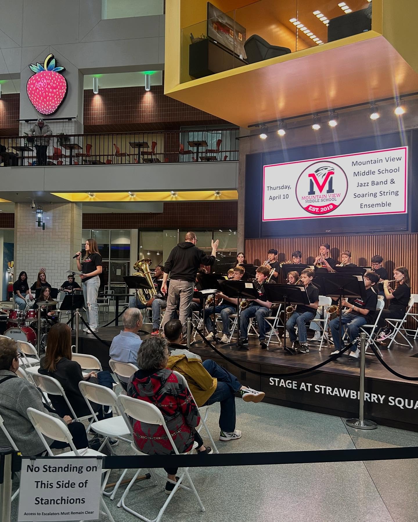 Congrats Mountain View MS jazz band on a great performance today at Strawberry Square! Excellent musicianship! 🙌🏼