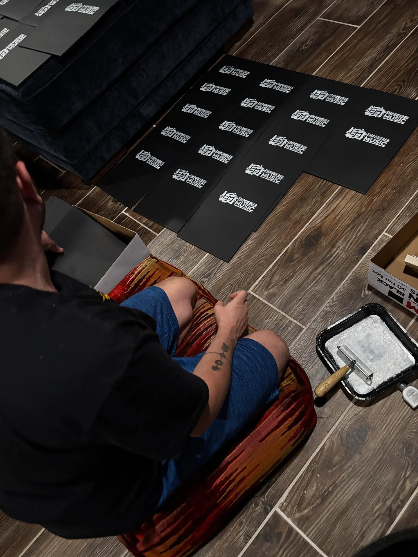 Just made a new batch of folders for students! Each one hand stamped by @skifflewithme and sometimes an orange kitty 😻 You’re listening to new music by @spillycave Check him out at Empowered Fest next Sunday on 9/28 🥳 #empoweredmusic