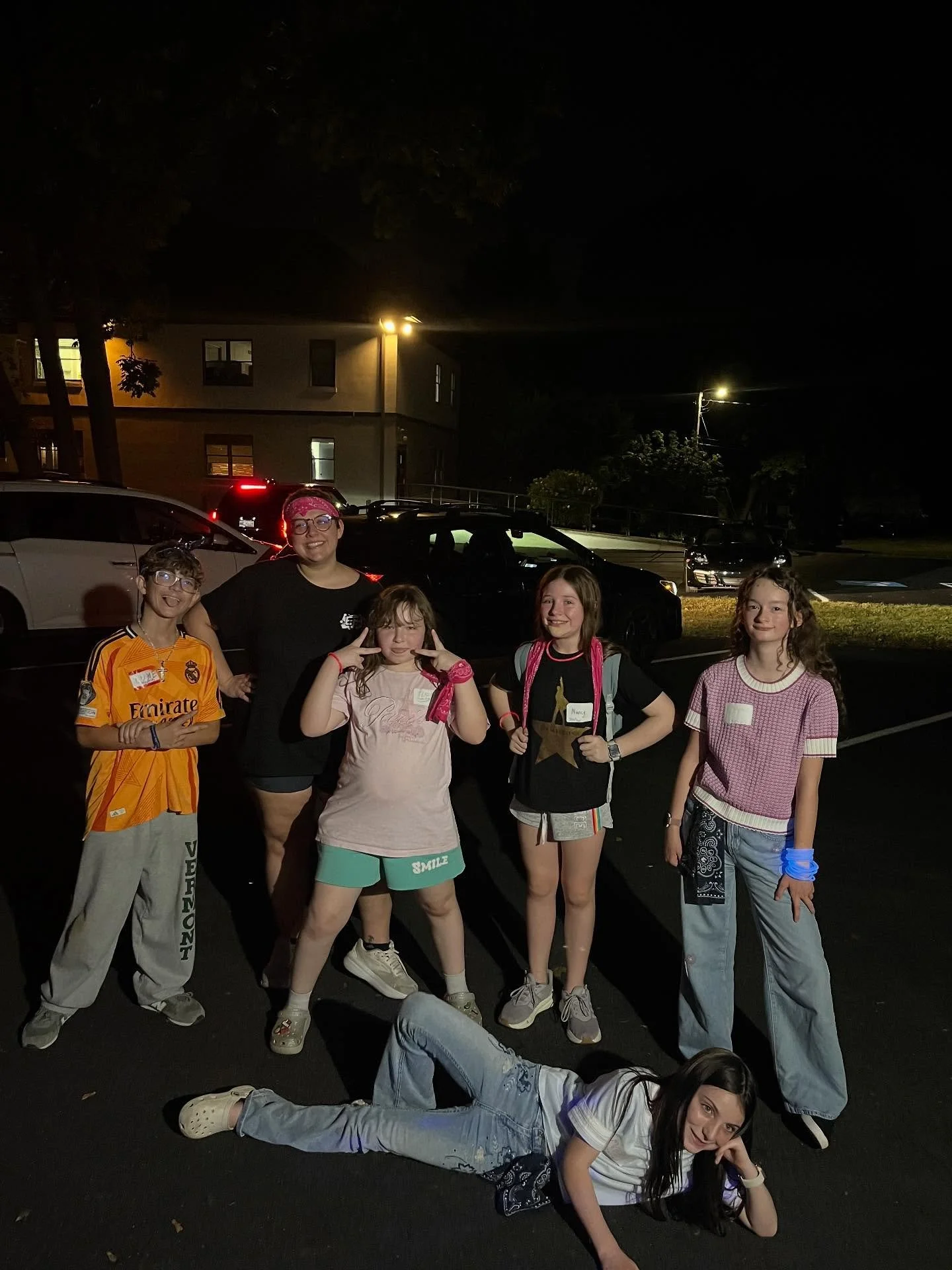 Our first month of Student Nights wraps up with Field Day! Thank you to @daphnekay.education for leading our students and creating this amazing program ❤️ Find out how you can help by volunteering or donating ❤️