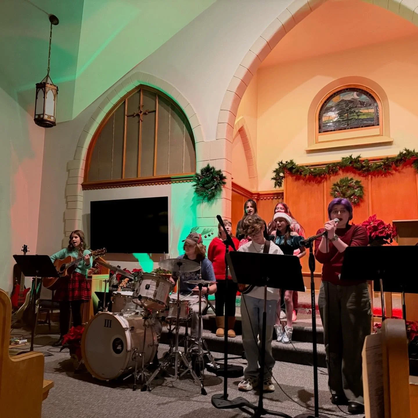 Round one of our favorite pics from the Holiday Cabaret 🎄 More to come!