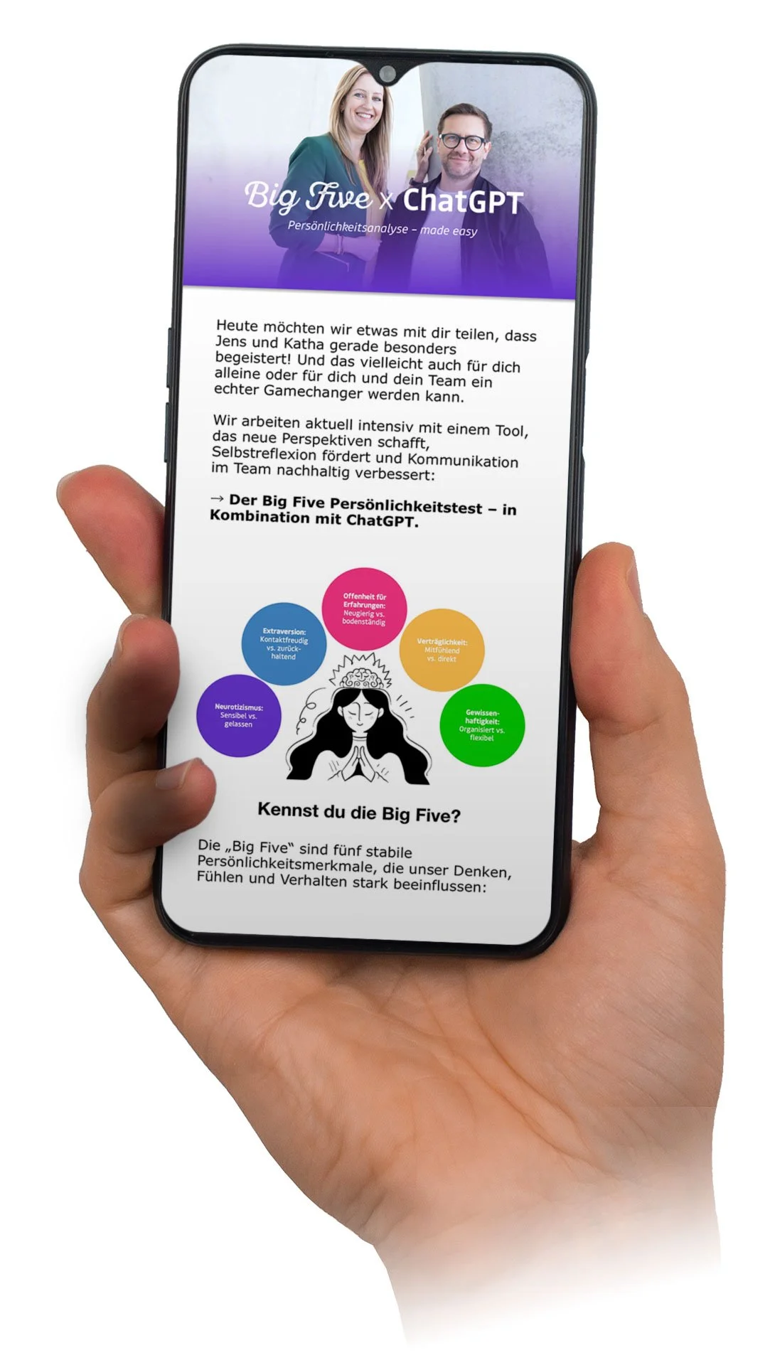 Ein Hand hält ein Smartphone, das eine Webseite mit Informationen über den Persönlichkeits-Test "Big Five" in Kombination mit ChatGPT zeigt, inklusive einer Abbildung und Text im Deutschen.