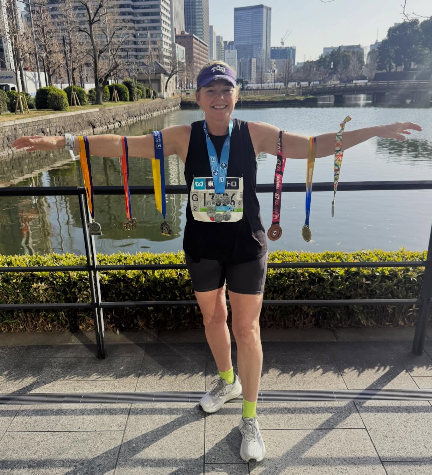 When you talk about perseverance, dedication, mental and physical fortitude, consistency, and just plain awesomeness, you are most likely talking about this girl right here, @susanbaskingray! 

THREE DECADES of work represented at this marathon finis