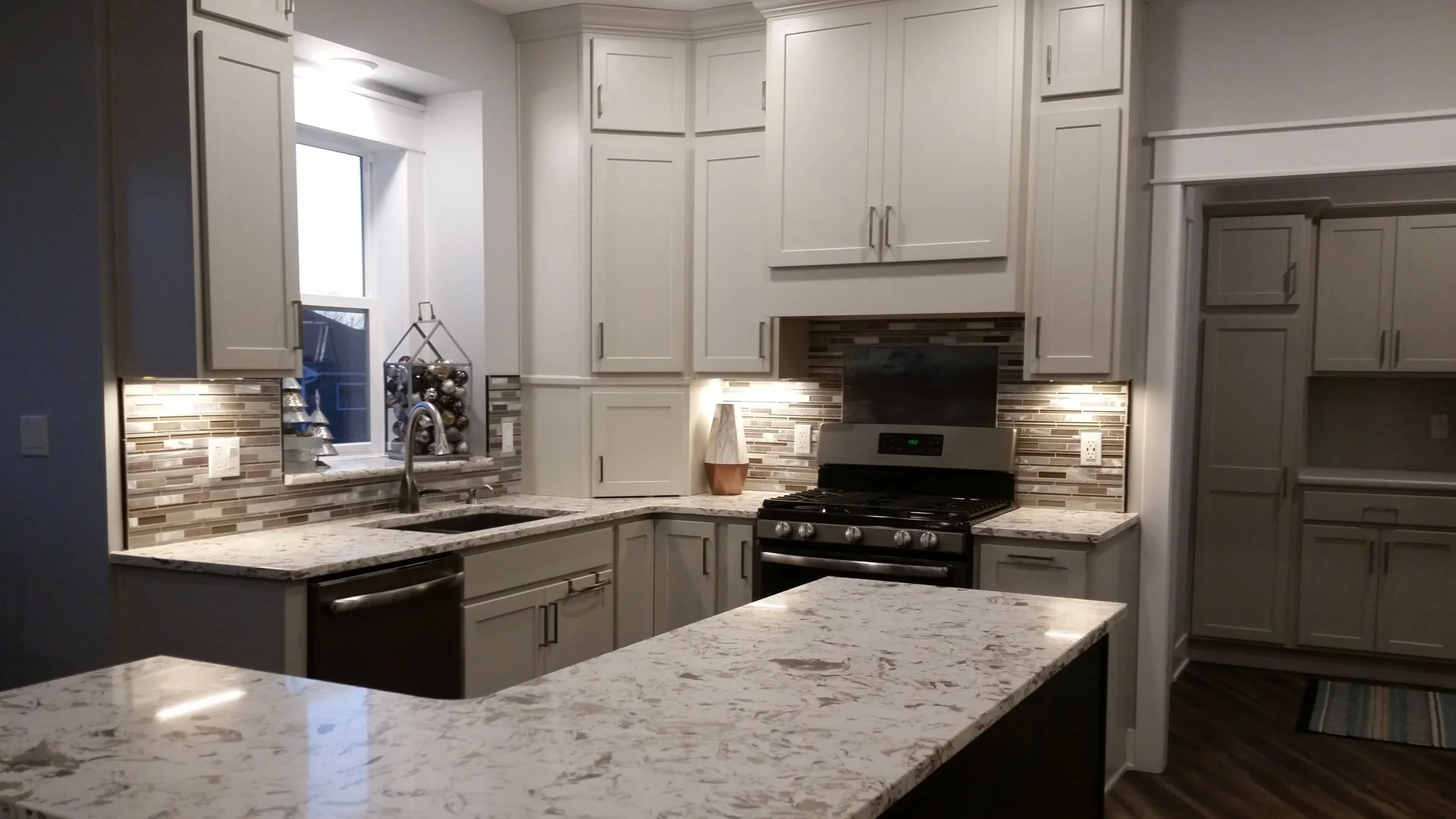 White kitchen cabinets