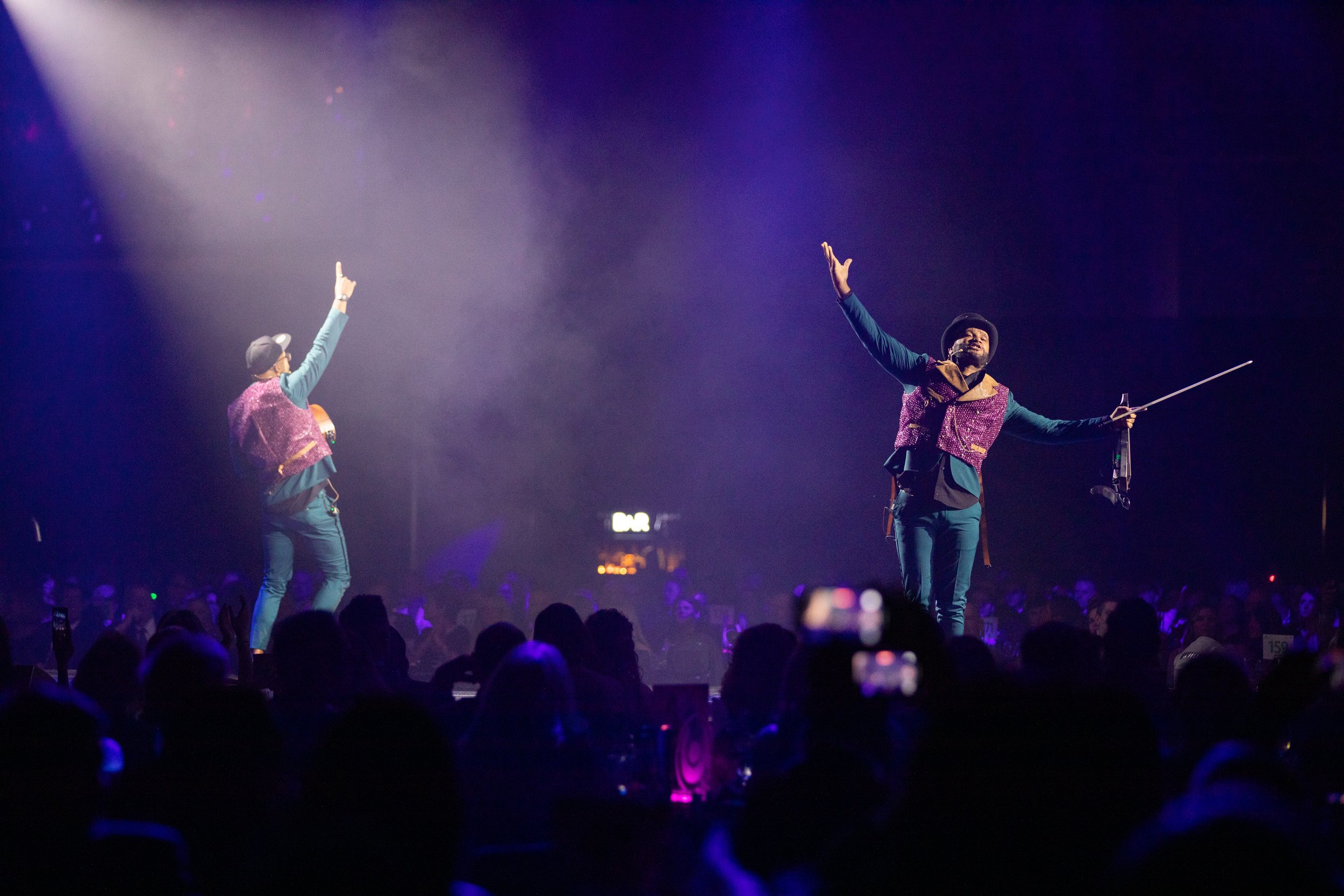 Violin Twins Strolling Strings Stage (71).jpg