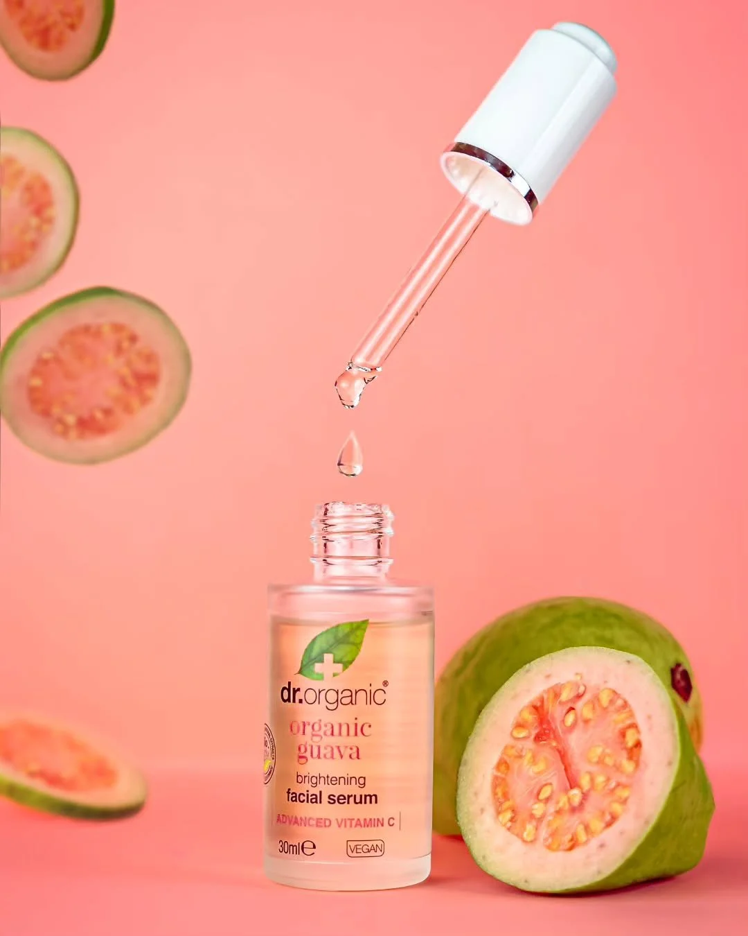 🍈🌸 Ponořte se s n&aacute;mi do světa produktov&eacute; fotografie! Zde uk&aacute;zka před a po.📷 Uh&aacute;dnete na&scaron;i tajnou ingredienci, kterou jsme přidali pro padaj&iacute;c&iacute; kousky guavy v pozad&iacute;? Nějak&eacute; tipy! 💭

?