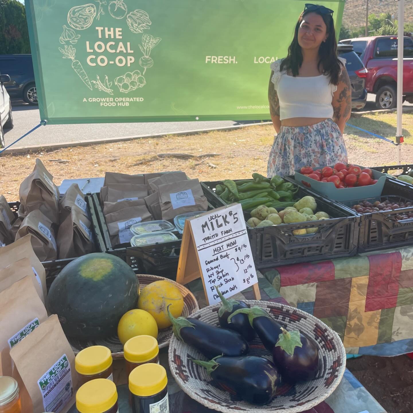 🌞 Sharing the market bounty with a little help from a friend! Nothing beats fresh, local produce and good company. 
Come by to say hi 👋🏽 and grab your favorites today! We&rsquo;re here &lsquo;til 1ish. 

#CSA #FarmFresh #GardenSpecial #EatLocal #S