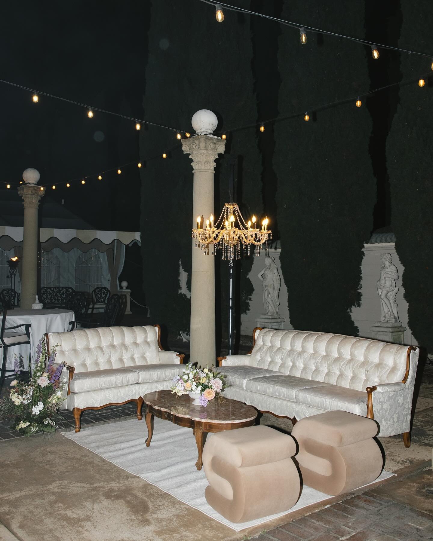 Light up your event with our stunning chandelier arch! Perfect for adding a touch of elegance to any occasion