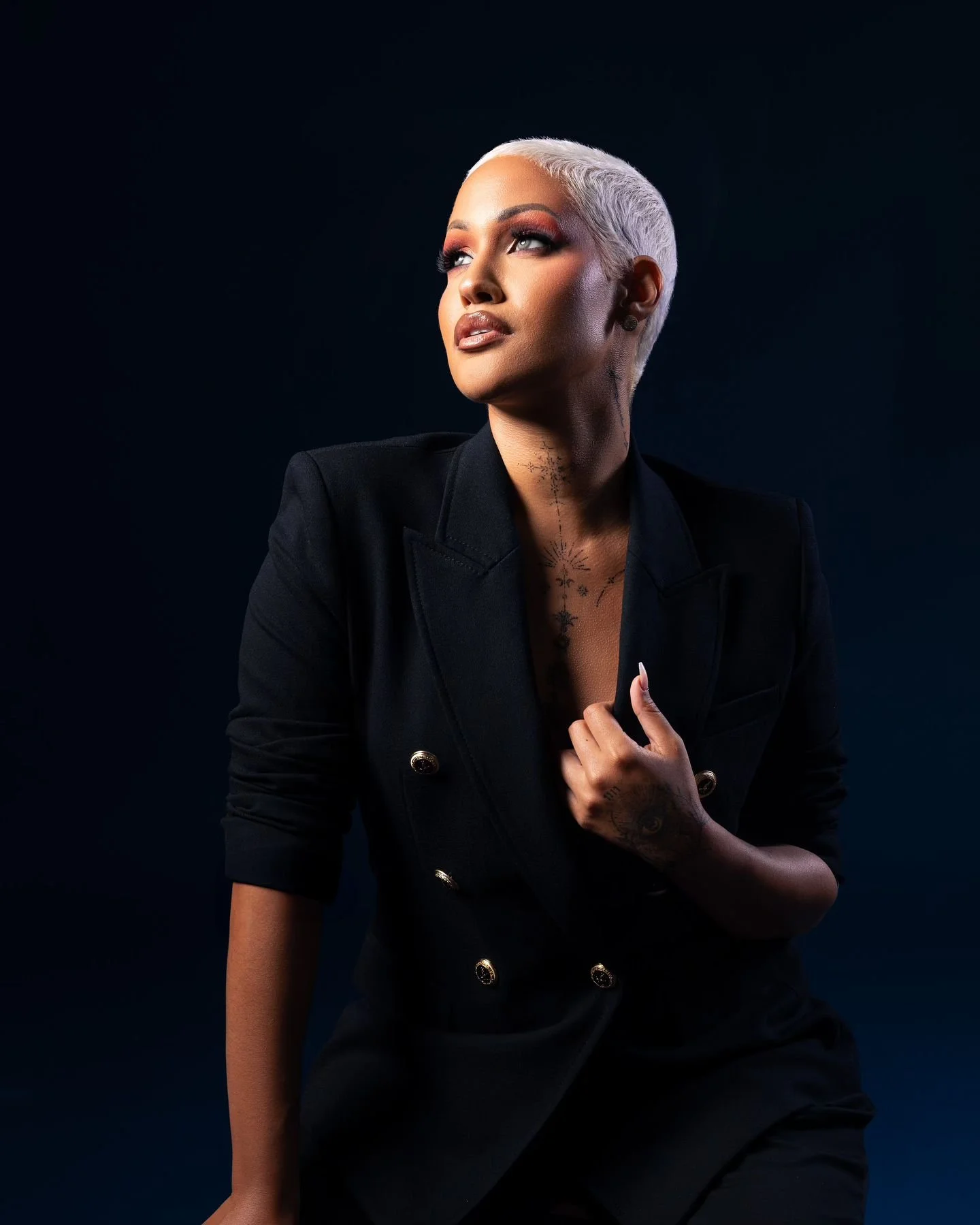 Sensational🦋
-

I truly had an honor working with this amazing team!
Photographer/editor: @shyproductions_ 
Model: @lisgoldhartt 
Creative Director: @_macintoshx 
MUA: @melnicolebeauty 
Photography assistant: @copperstillphotography 

-

August/Sept