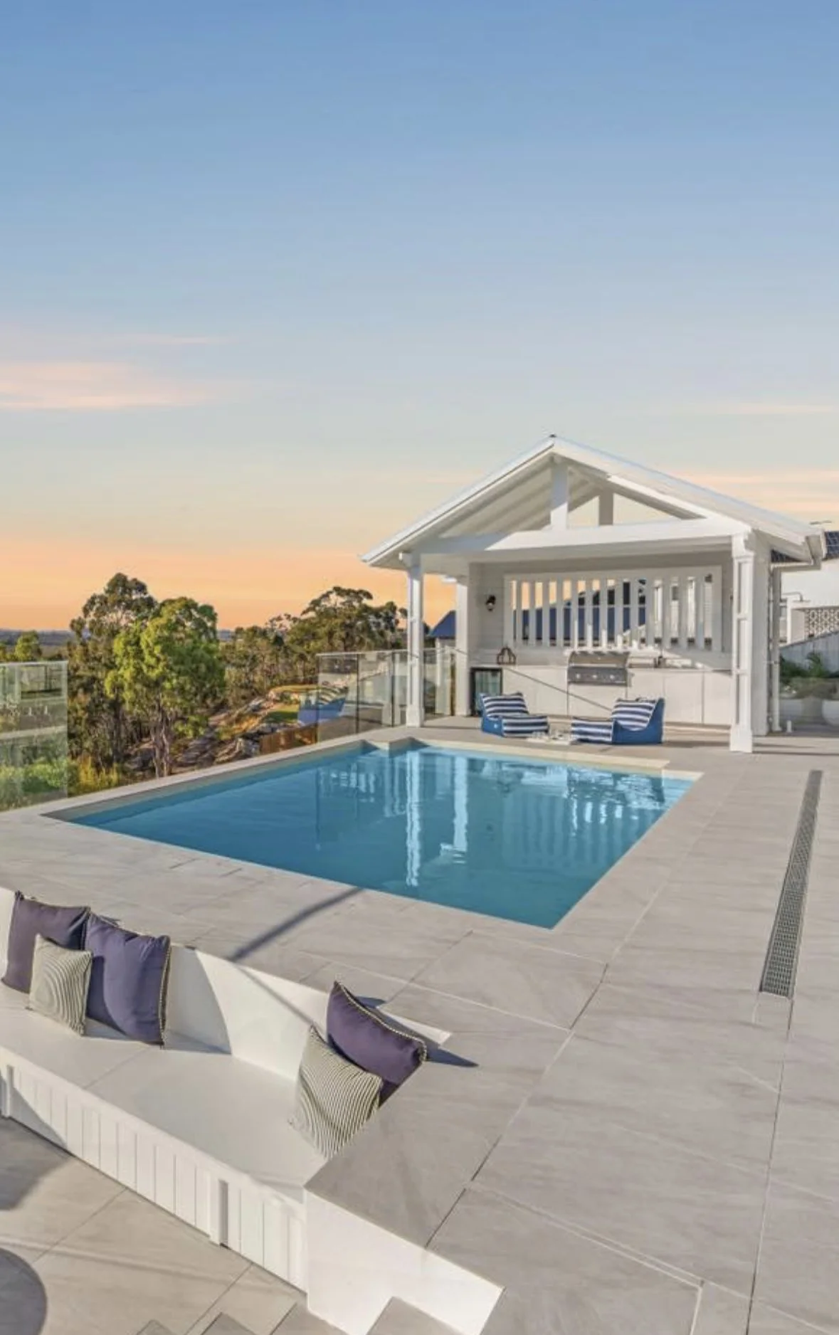 HAMPTONS ON THE HILL