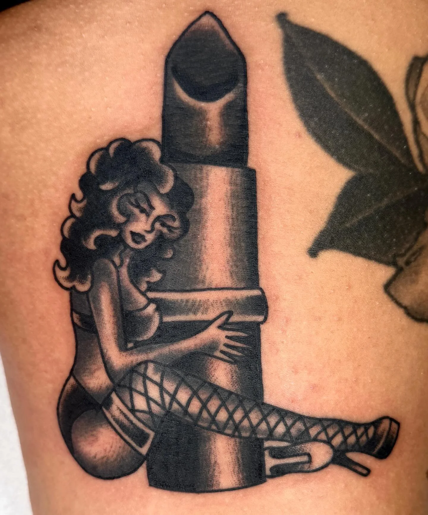 Custom one made for my friend Brynn 💄 💋 @showtimetattooco