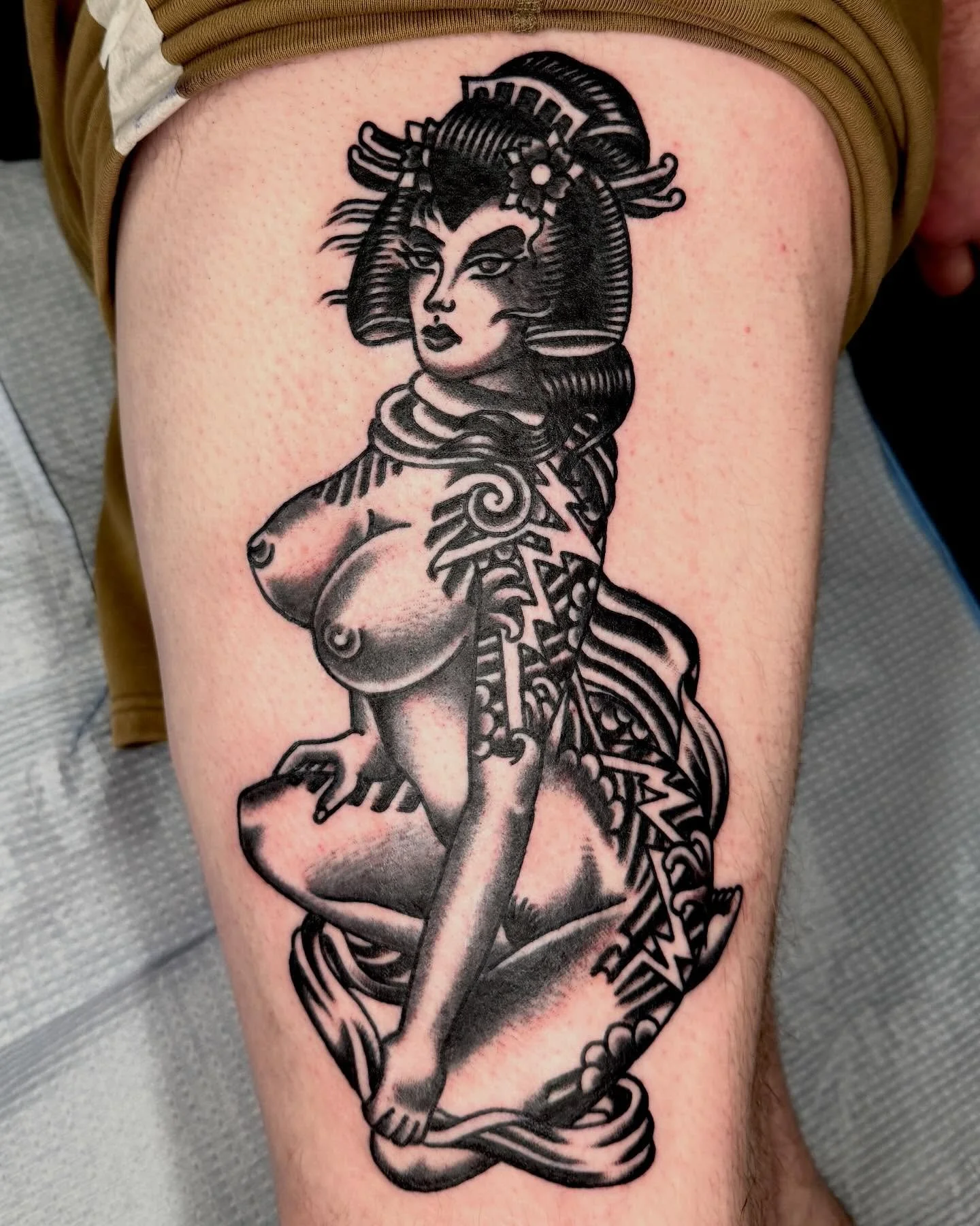 made at Vancouver&rsquo;s 🧨 @showtimetattooco 🎲🎲