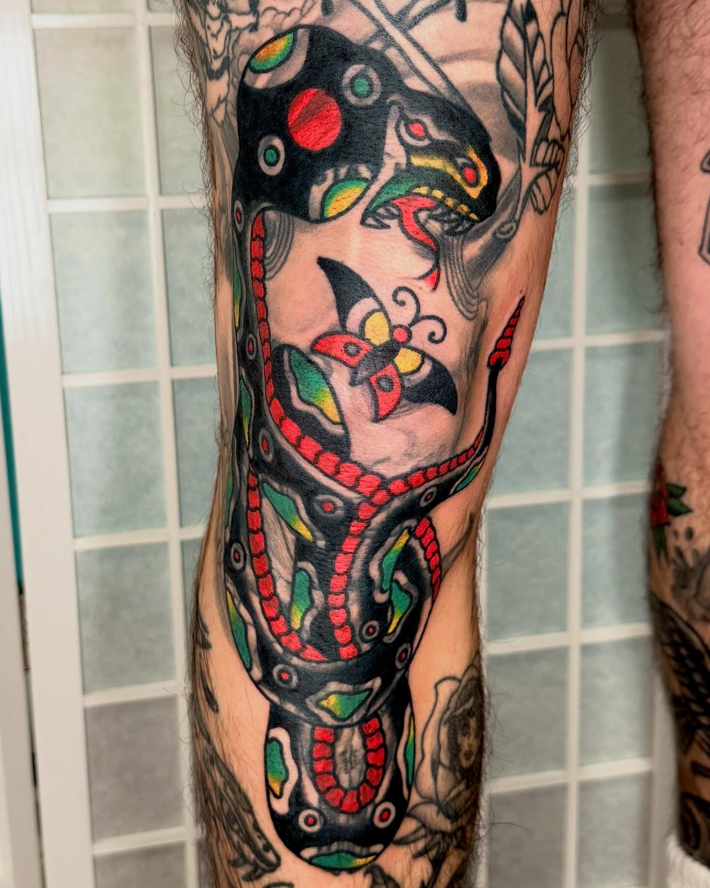 Big blast over on Showtime&rsquo;s very own @tylermurchtattoo Thanks buddy 🤝 Made at Vancouver&rsquo;s 🕉️ @showtimetattooco ☮️