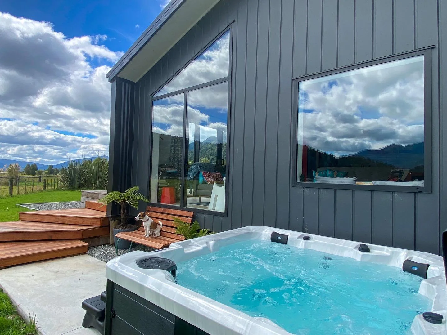 Well, well, well&hellip; what do we have here? 😍

A little bit more testing and sprucing up the area to do and it should be ready to use for bookings from Easter onwards!
.
.
.
.
.
.
.
#lake #lakelife #lakepoerua #lakeside #nz #nzholidayhomes #south