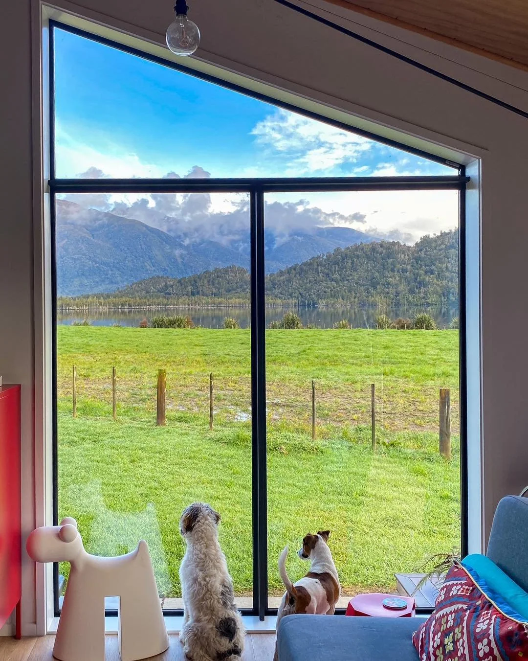 All quiet lakeside this morning with a little bit of sun trying to peek through ☀️
#lake #lakelife #lakepoerua #lakeside #nz #nzholidayhomes #southisland #newzealand #southislandnz #westcoast #westcoastnz #thebachnz #holidayrental #Bach #dogsofinstag