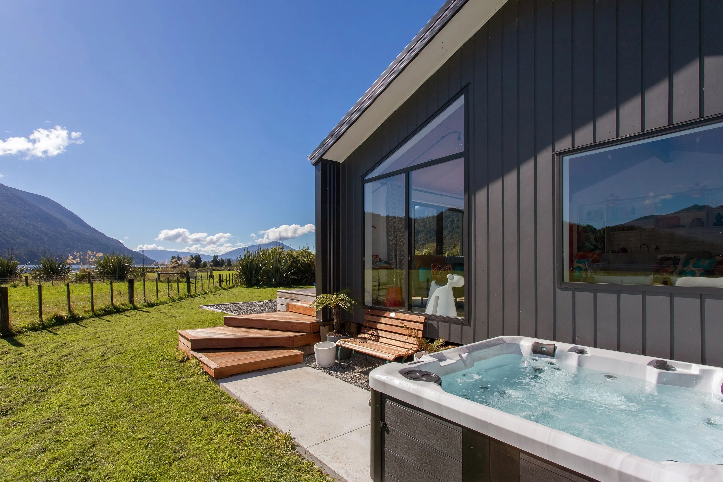 West Coast Bach Inchbonnie NZ Spa