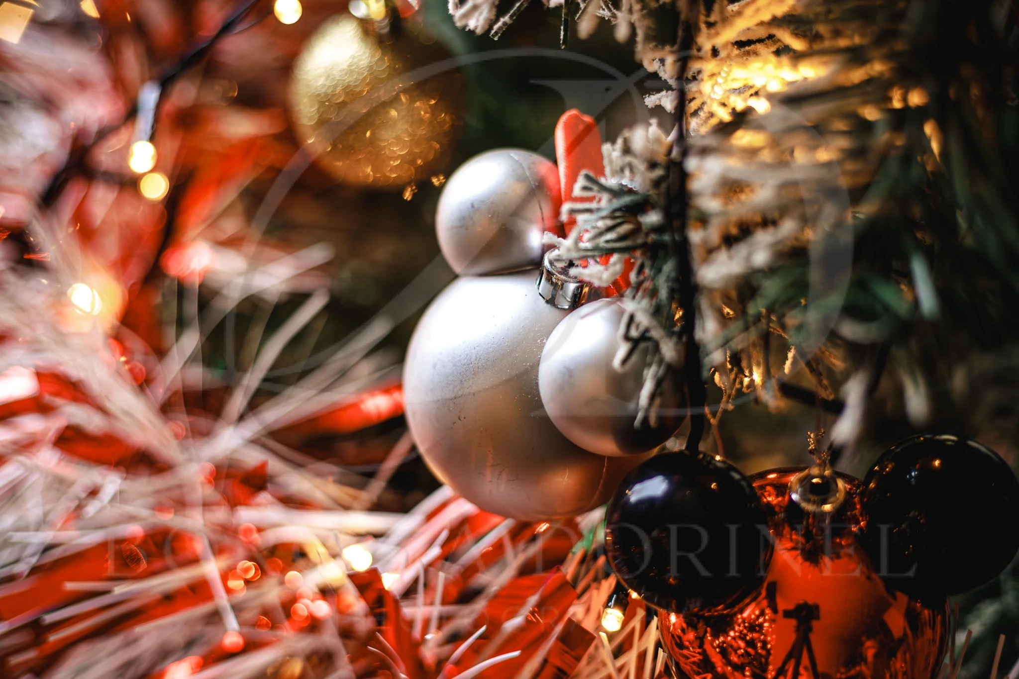 Merry Christmas image to download with elegant festive background