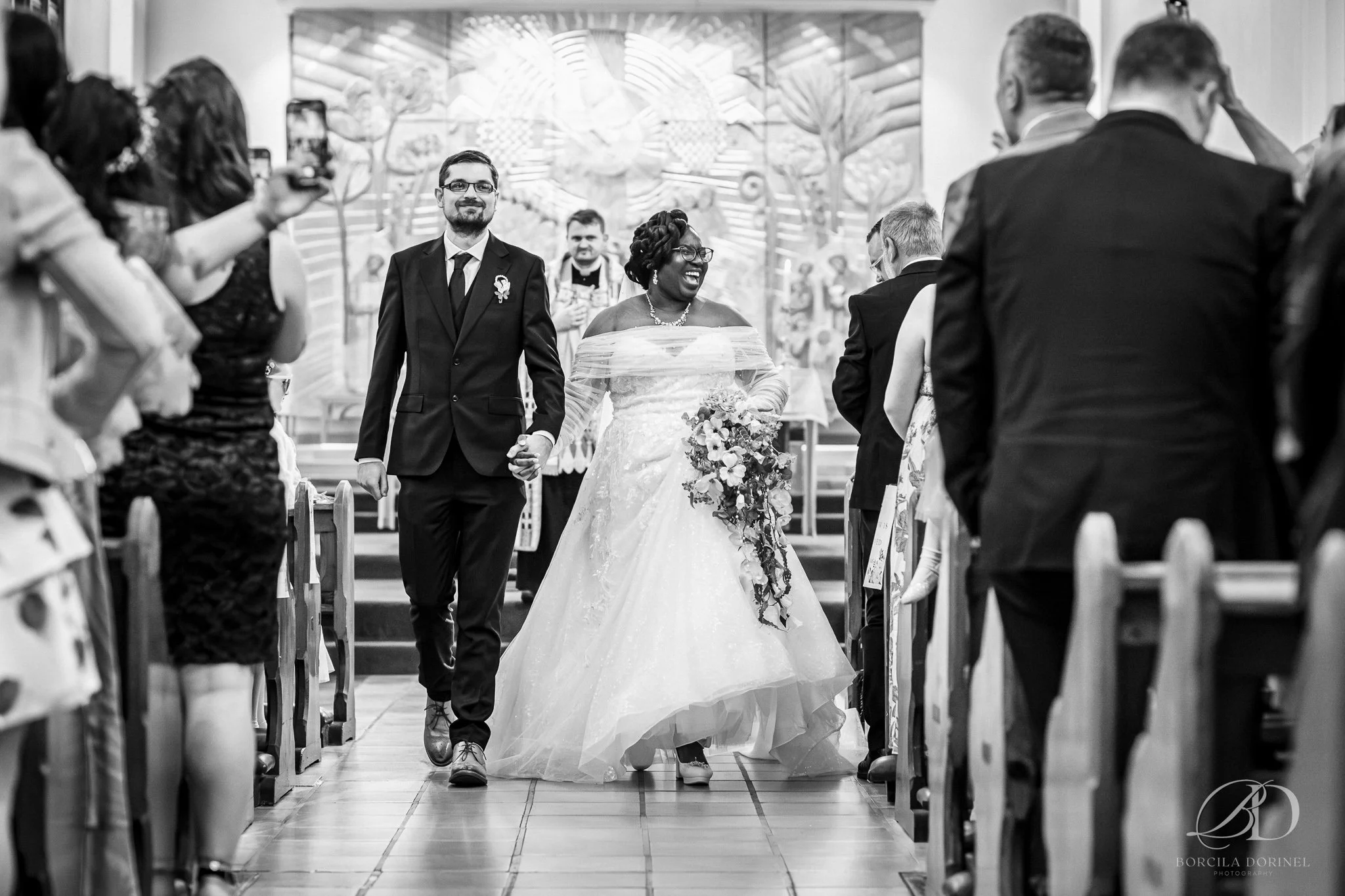 Natural storytelling wedding photography capturing spontaneous wedding moments
