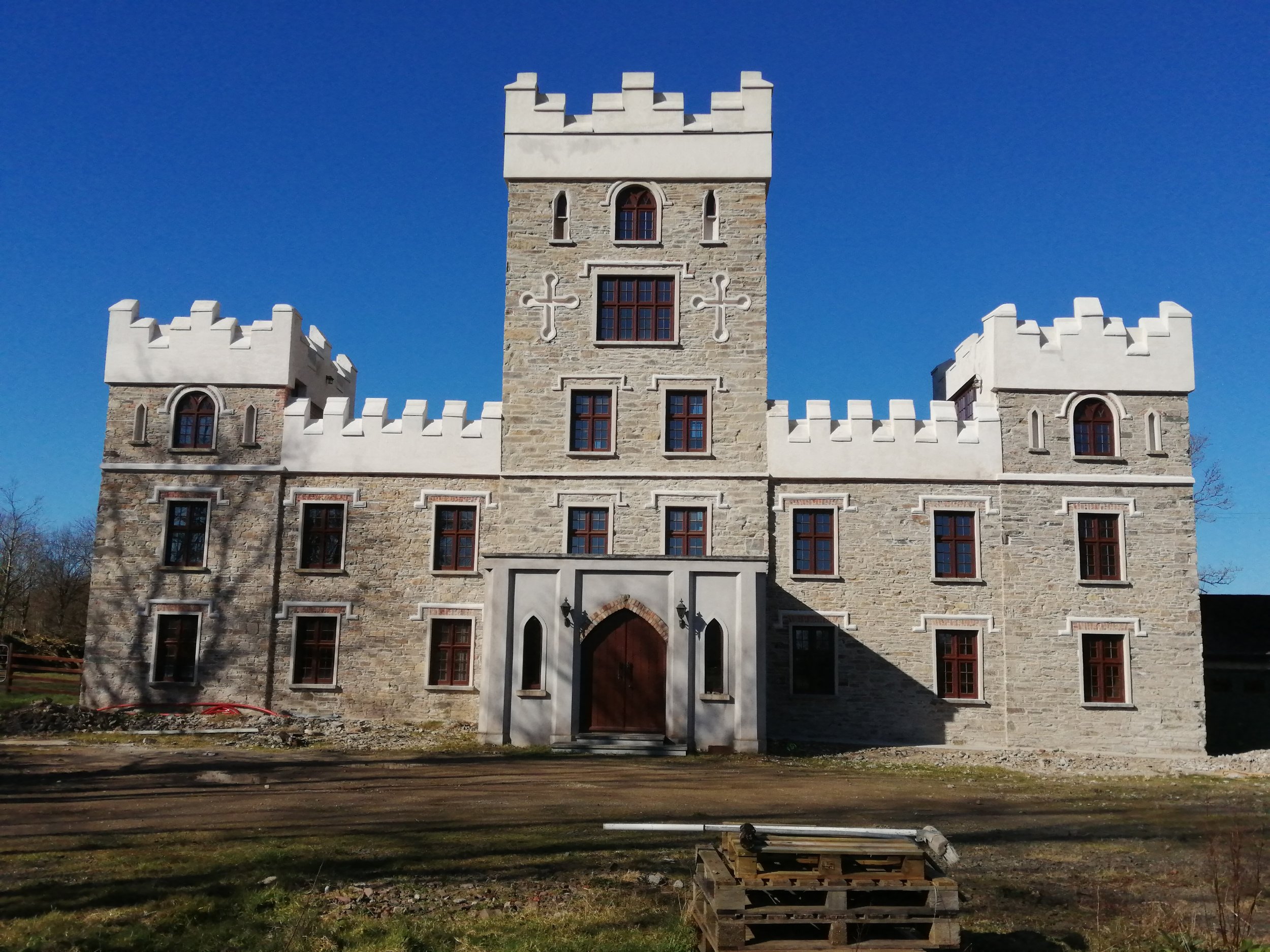 Mistletoe Castle Restoration (1).jpg