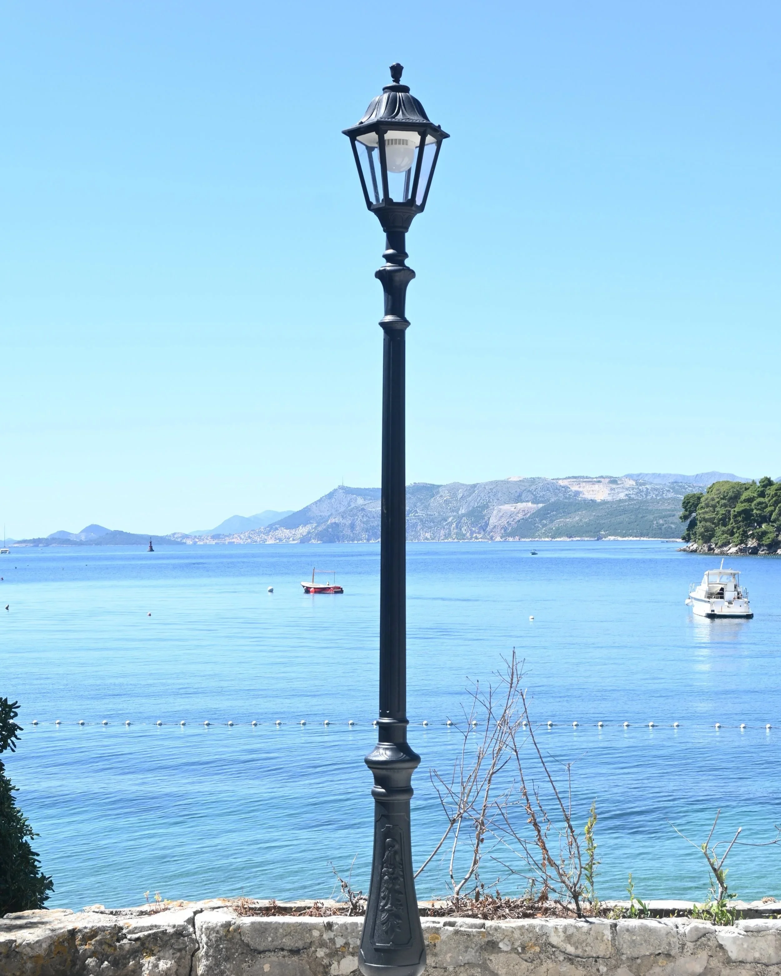 The tall lamps in Europe prompt me to stand upright and elegant. A slight tuck of the shoulders back and down, lets us breathe full and relaxed. Linger here a moment and shift your posture, feel your mood shift 📖🕯️🦉