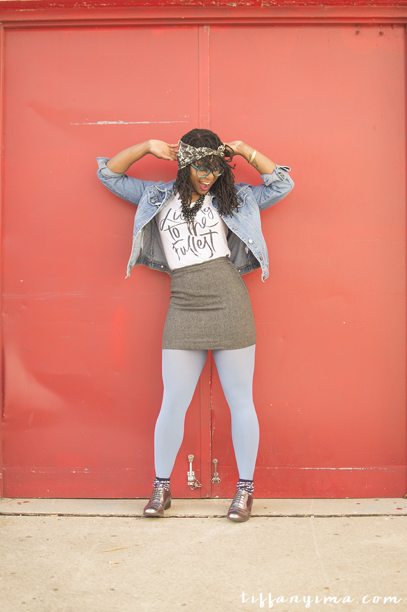 OUTFIT INSPIRATION | MINI SKIRT + GRAPHIC TEE + METALLIC OXFORDS