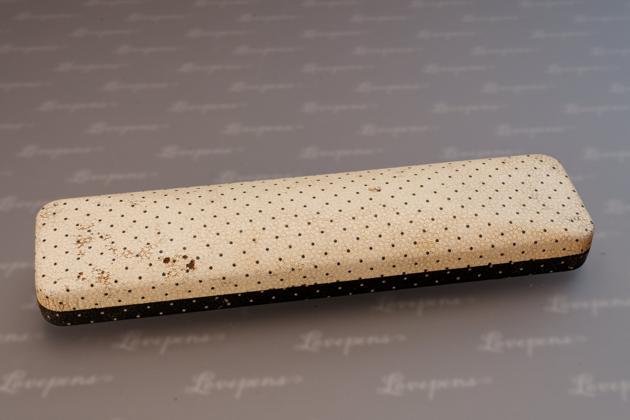 L1573-02.jpg