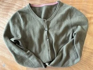 olive green cardigan - left LHH 23.08.26