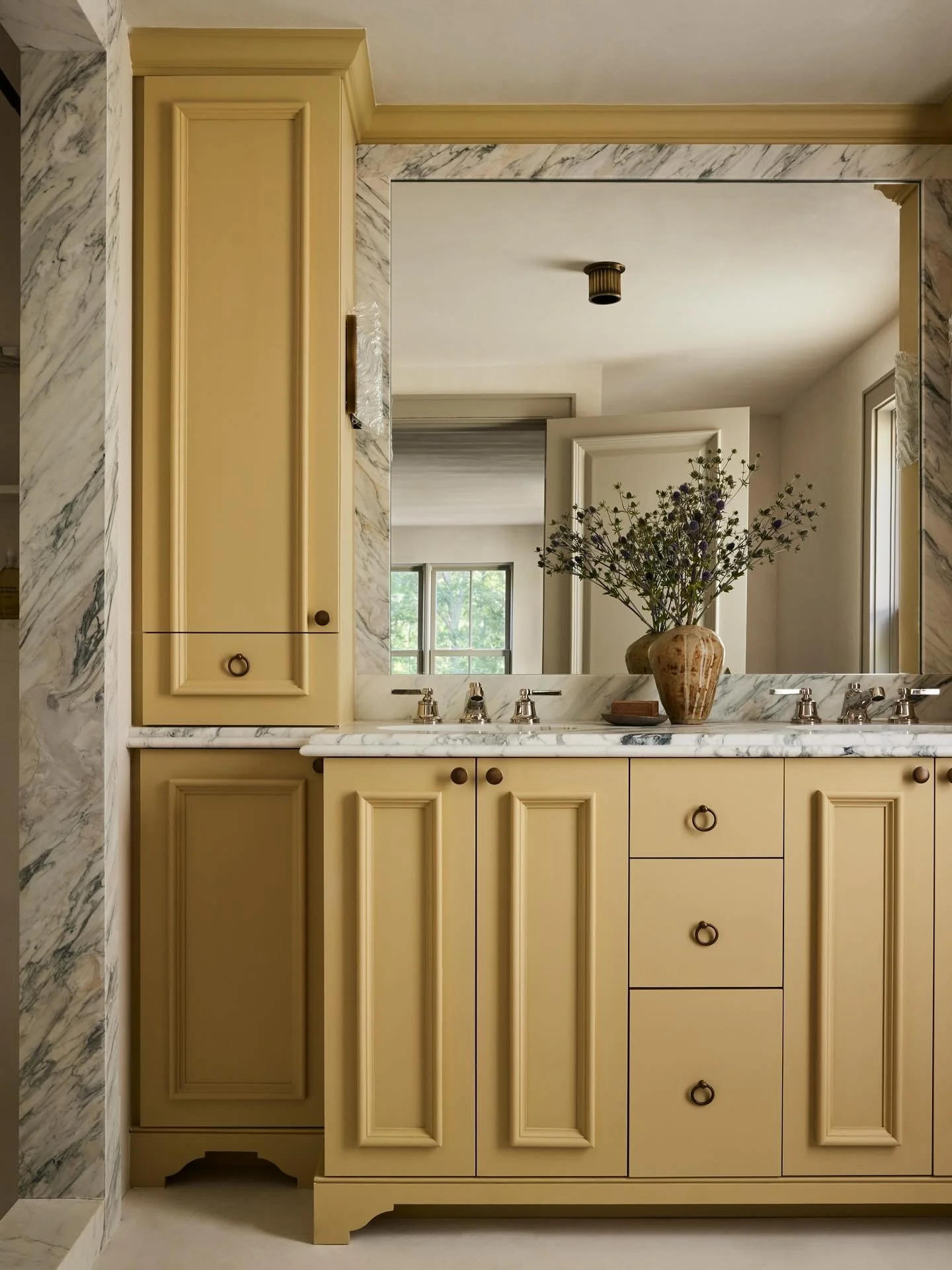 Mixed metals and a favorite shade 💛

Photography: @nicole_franzen 
Styling: @britt_albert