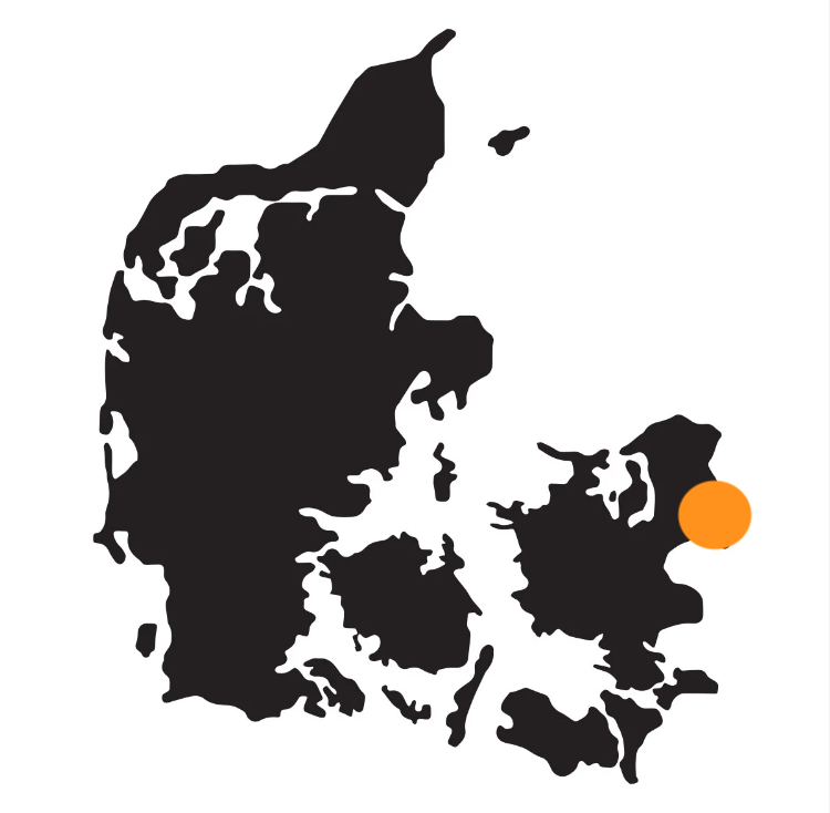Kort over Danmark med en orange prik markeret østsiden af Sjælland.