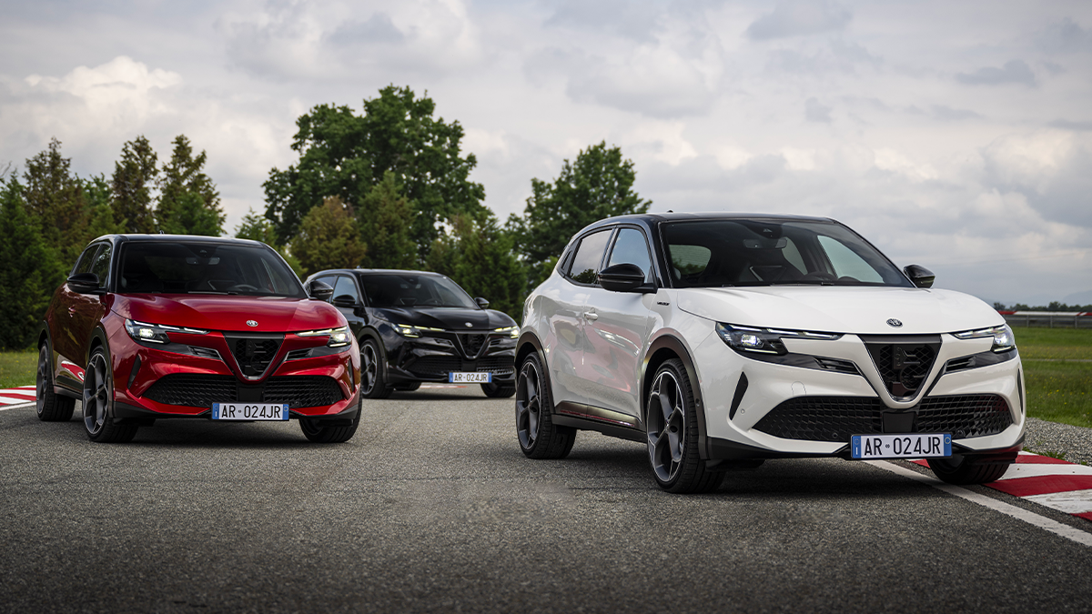 AR-AlfaRomeoJunior-BEV-MY24-1200x675-Announcement-Multiphoto-X-2 2.png
