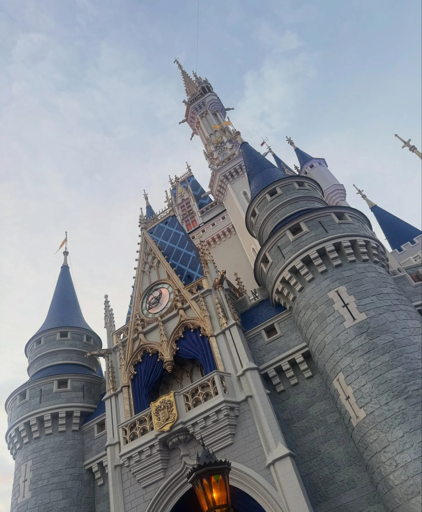 A few moments from life lately&hellip; ✨
Taking the kids to Disney for the first time was pure magic. Seeing it all through their eyes made it even more special, and it&rsquo;s a trip I know I will remember forever ✨

Love Alice 🤍