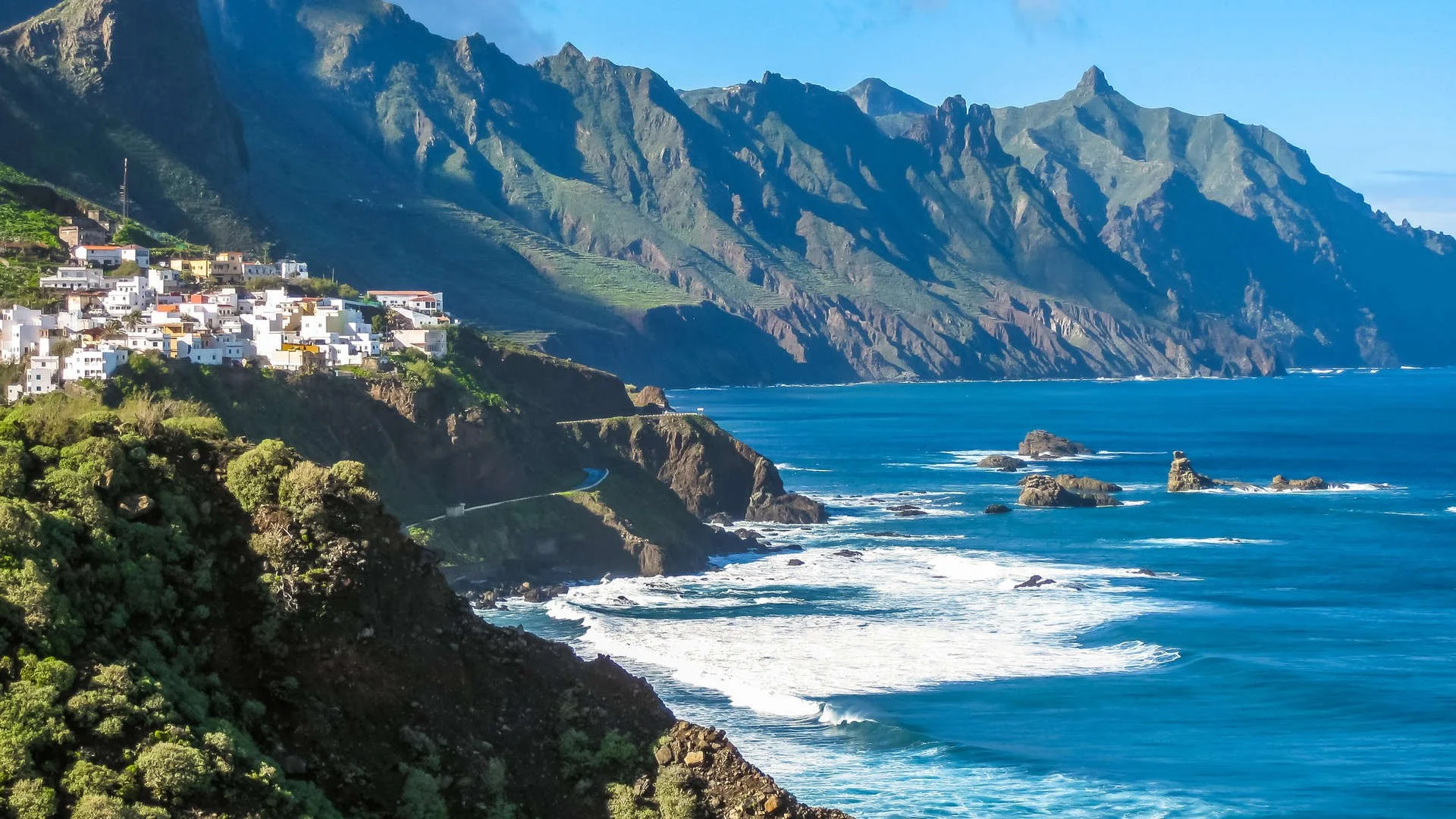 Canarische-eilanden-Tenerife-Anaga-gebergte-bergen-kust-kliffen-zee-Taganana.jpg