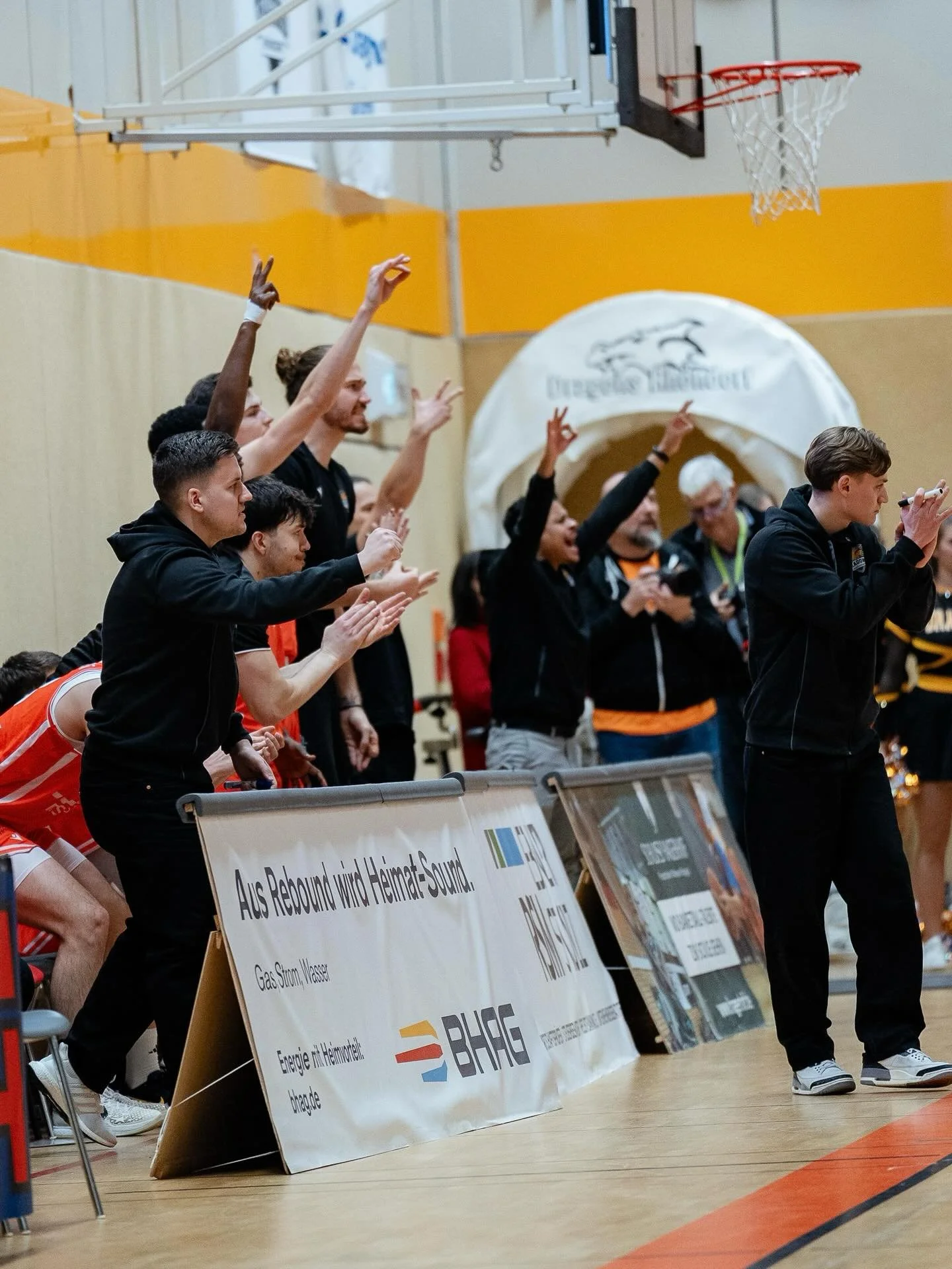 🔥 𝐌𝐎𝐑𝐆𝐄𝐍 𝐈𝐒𝐓 𝐇𝐄𝐈𝐌𝐒𝐏𝐈𝐄𝐋 🔥

Am morgigen Samstag steht unser n&auml;chstes Heimspiel gegen die @enbasketsschwelm an! Tip-Off im DragonDome ist wie gewohnt um 19:00 Uhr. 

🎟️ | 𝐓𝐢𝐜𝐤𝐞𝐭𝐬 𝐠𝐢𝐛𝐭 𝐞𝐬 𝐚𝐮𝐟 𝐰𝐰𝐰.𝐝𝐫𝐚𝐠𝐨𝐧?