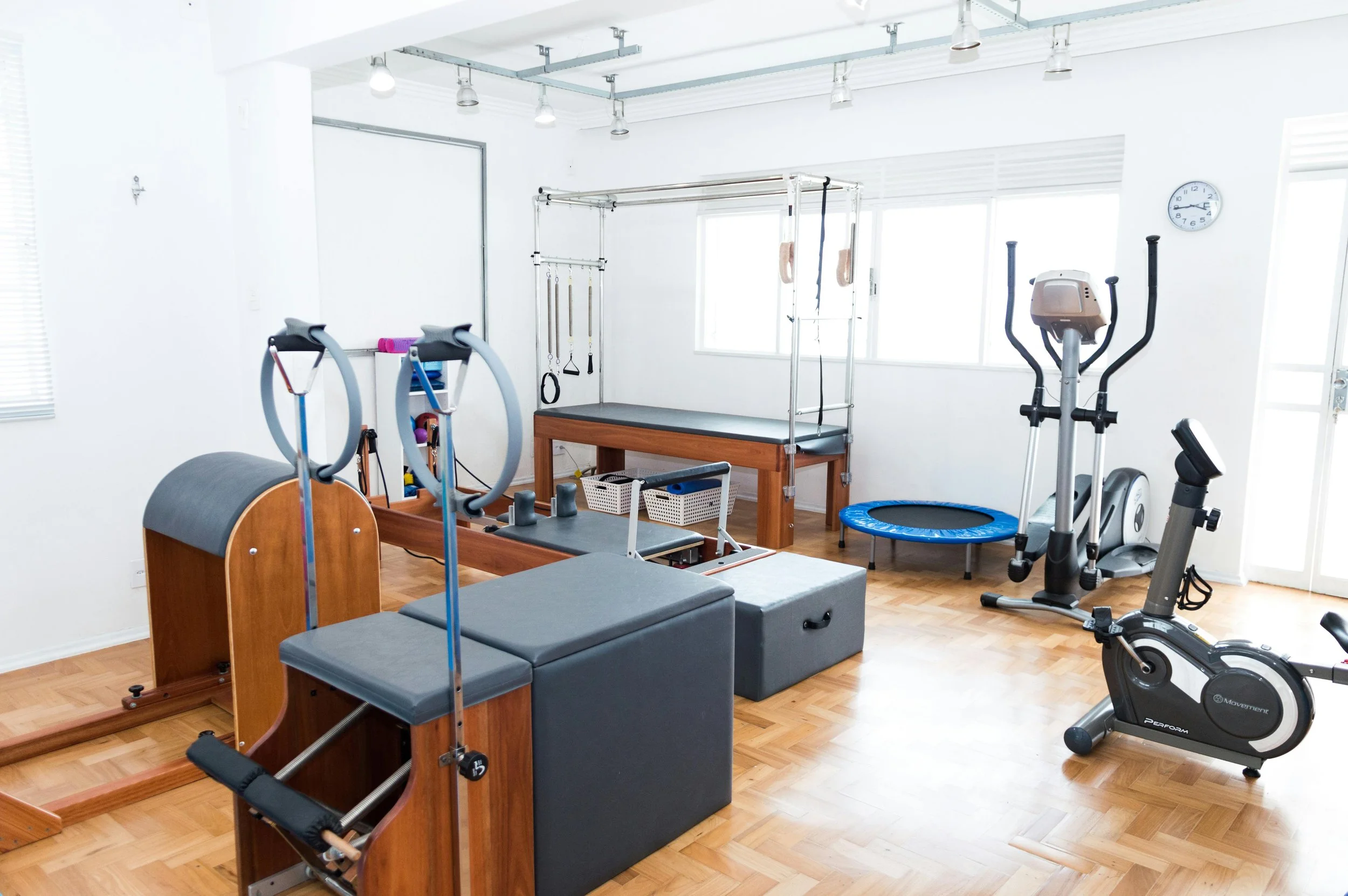 Modern home gym in a Hertfordshire new-build home by Artifex Homes