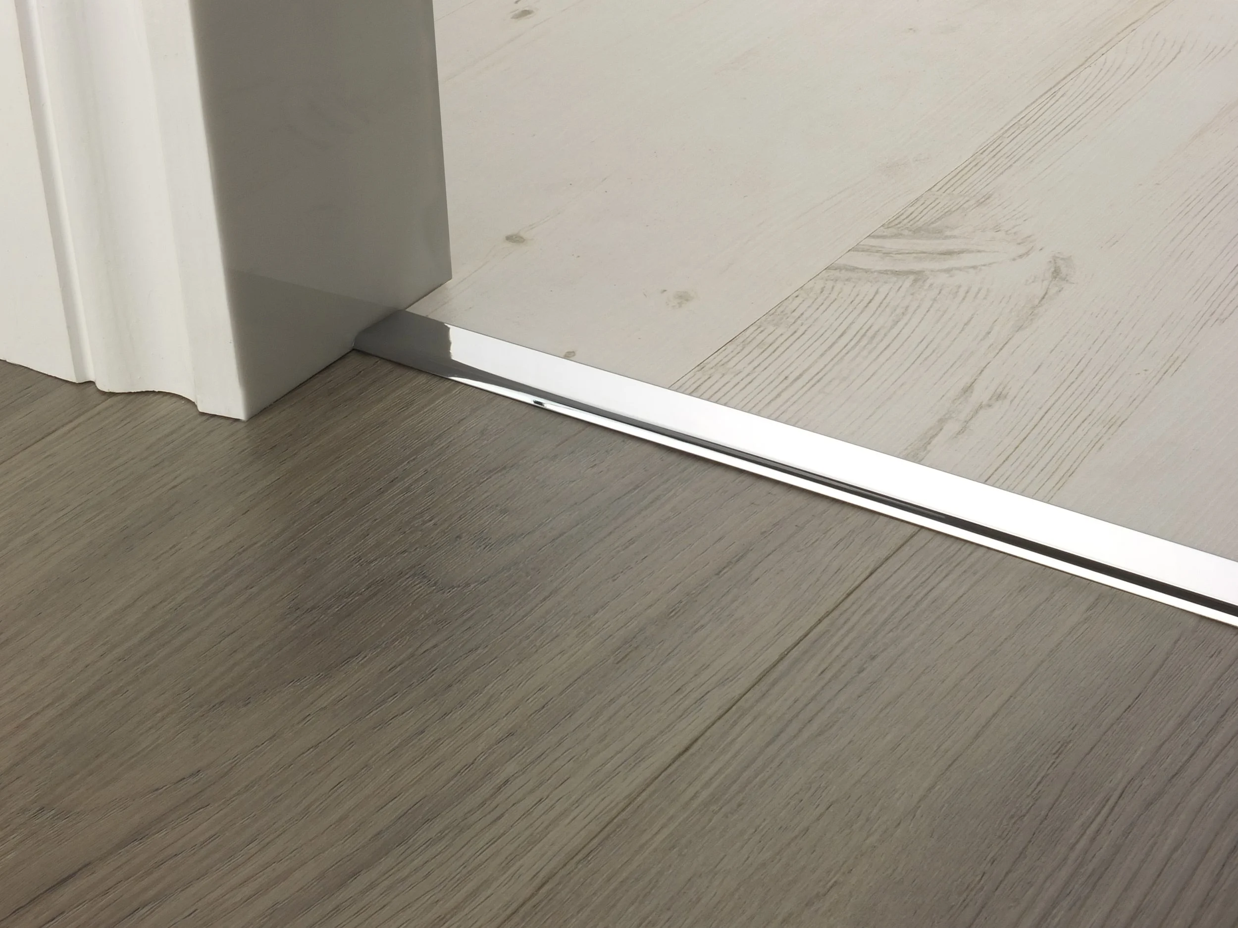 door_bar_floating_cover1_chrome.jpg