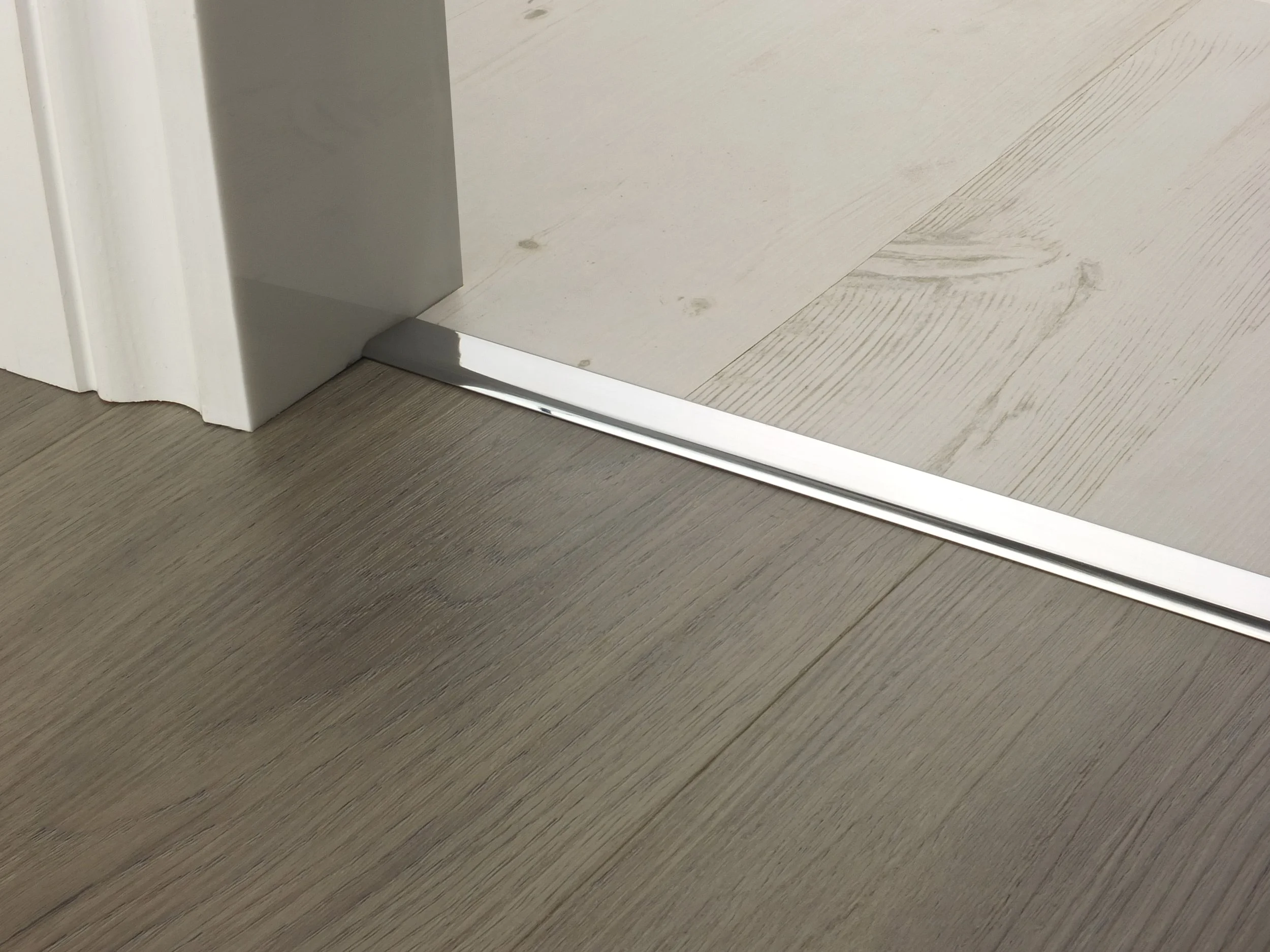 door_bar_floating_cover1_brushed_chrome.jpg