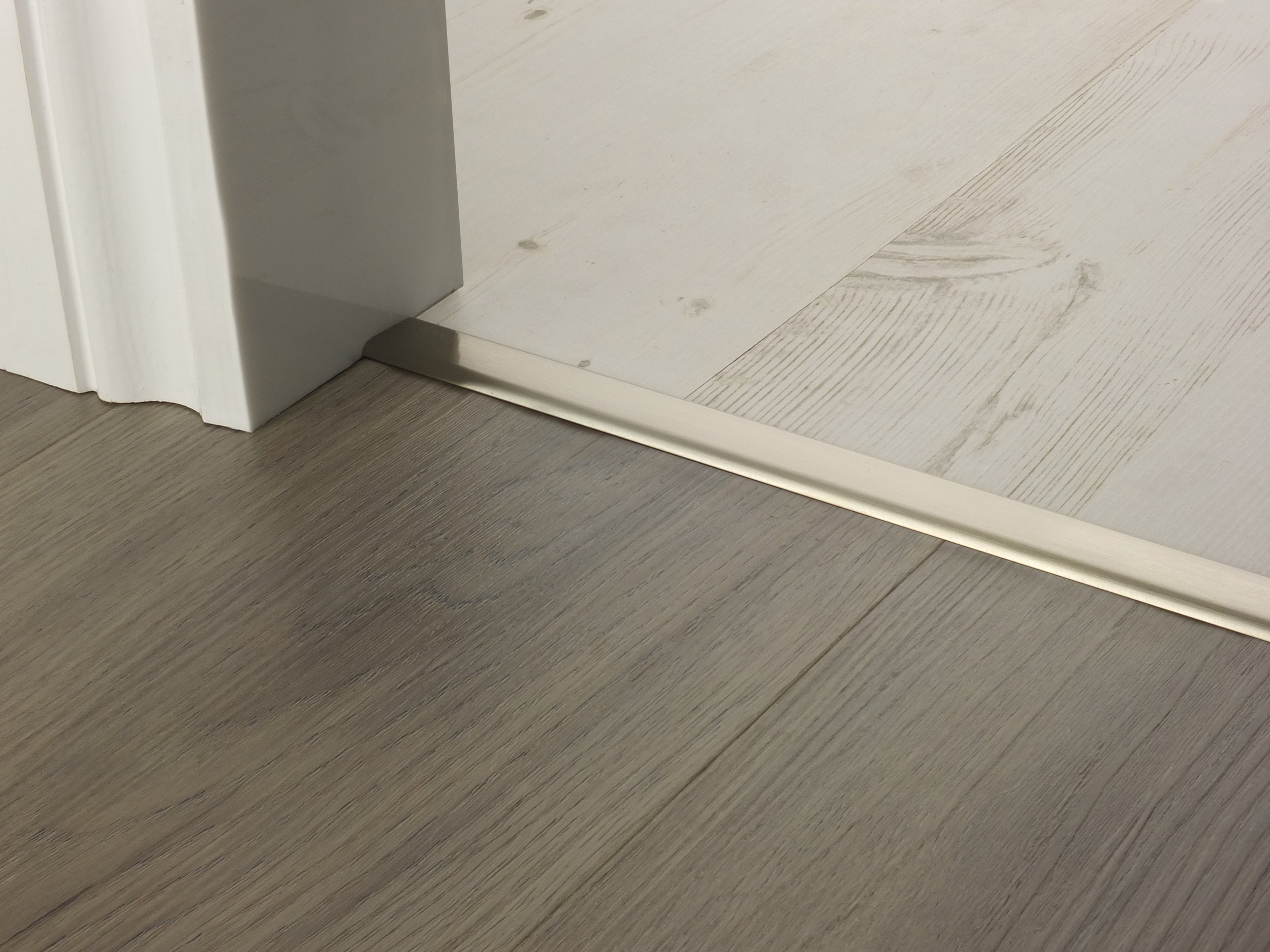 door_bar_floating_cover1_satin_nickel.jpg