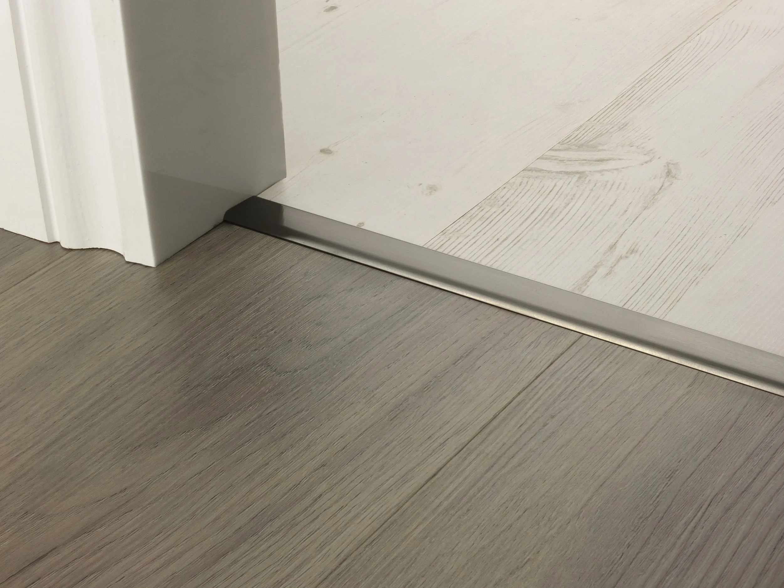 door_bar_floating_cover1_pewter.jpg