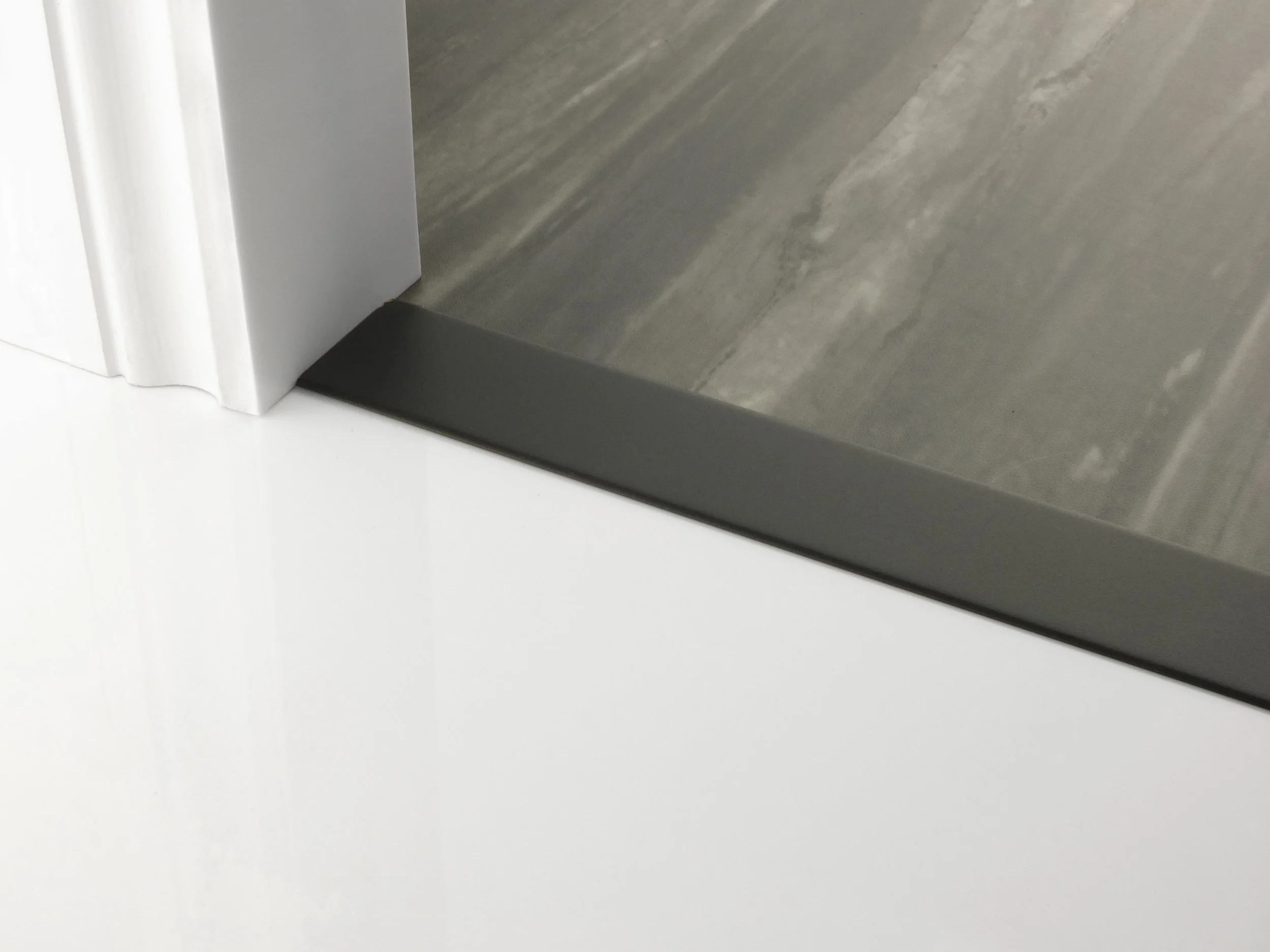 door_bar_floating_cover-50mm_black.jpg